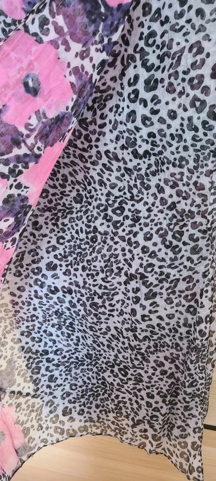 Precioso pañuelo largo con estampado 3