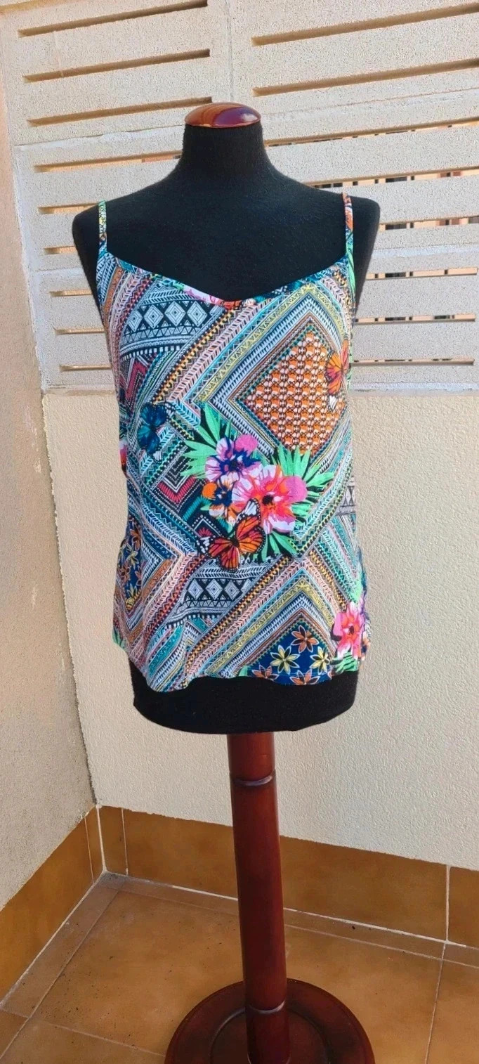 Preciosa blusa colorida de tirantes talla 38