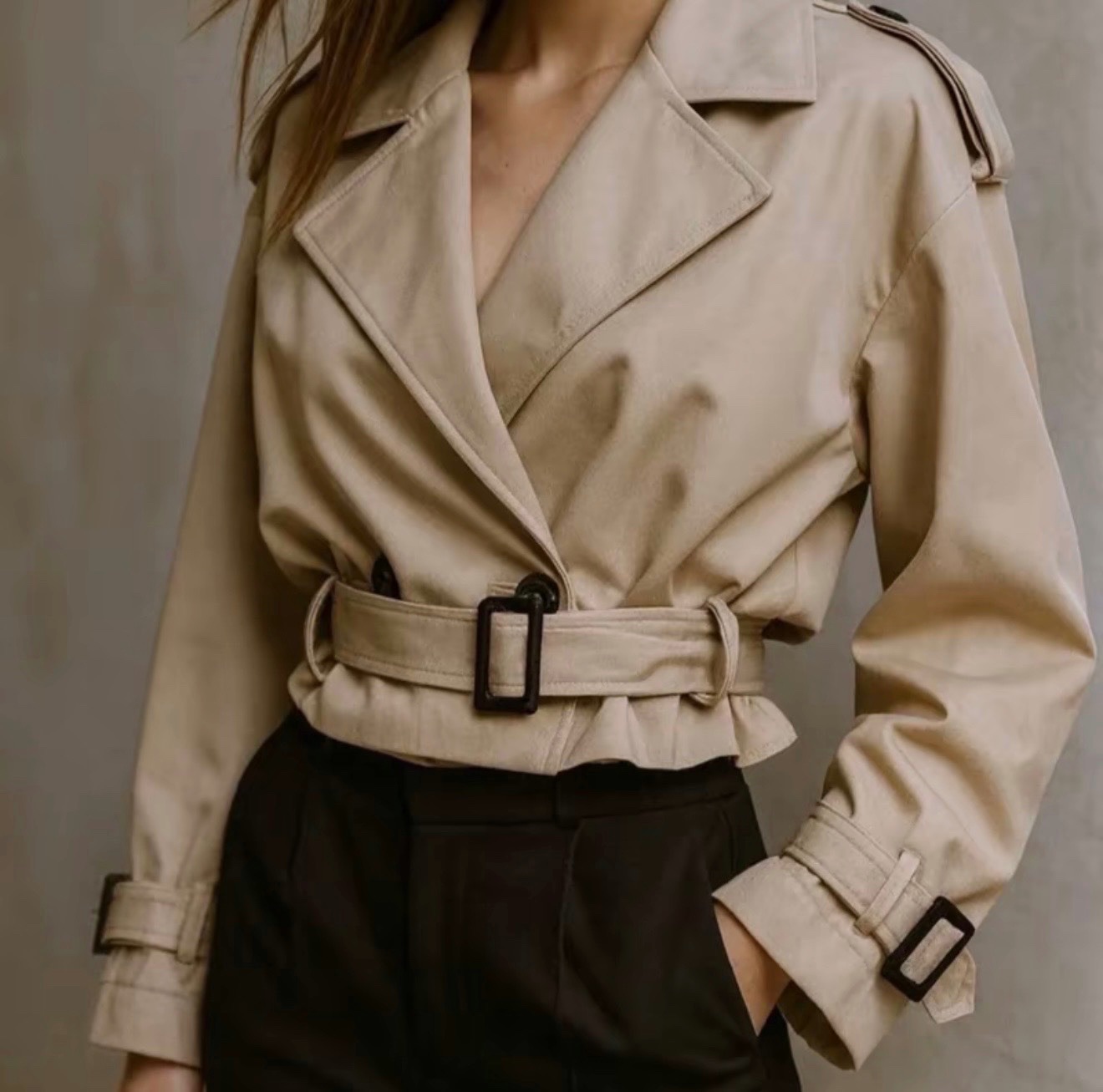 Trench court beige à ceinture – Sans marque – taille Taille unique 2