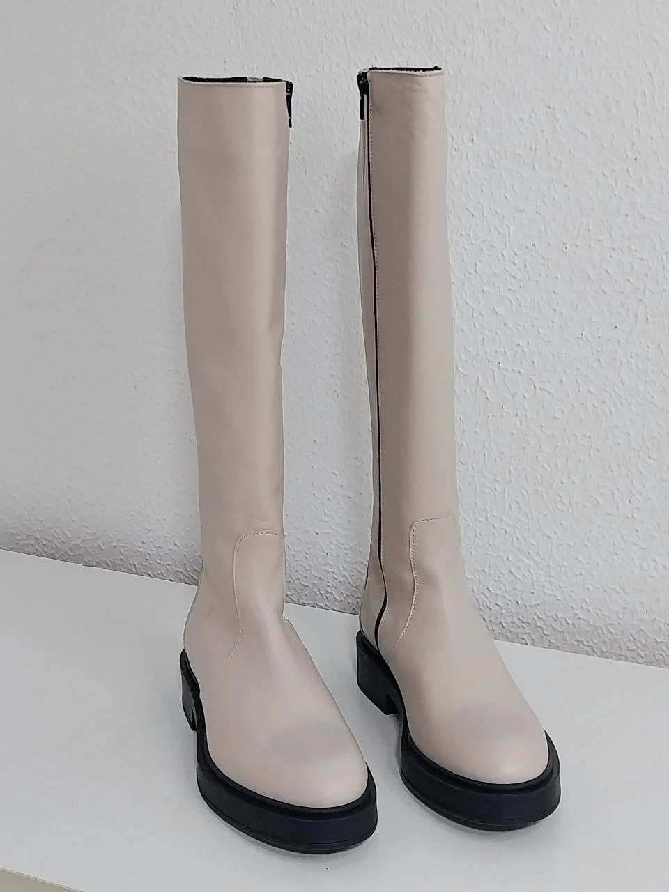 Botas altas Latouche, crema, talla 37, nuevas