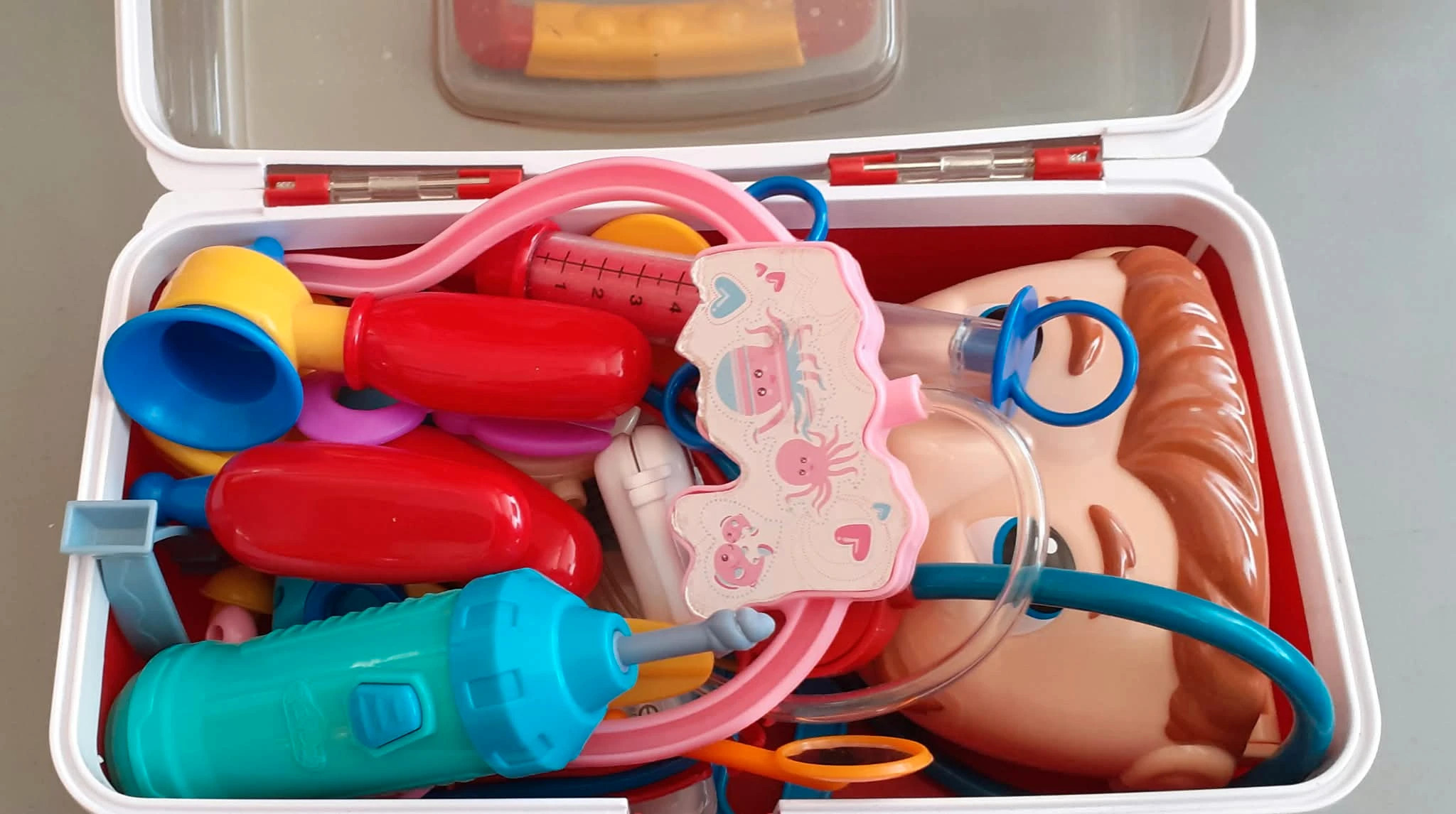 Ensemble d'ustensibles et accessoires pour jouer au docteur – taille 3 ans / 98 cm
