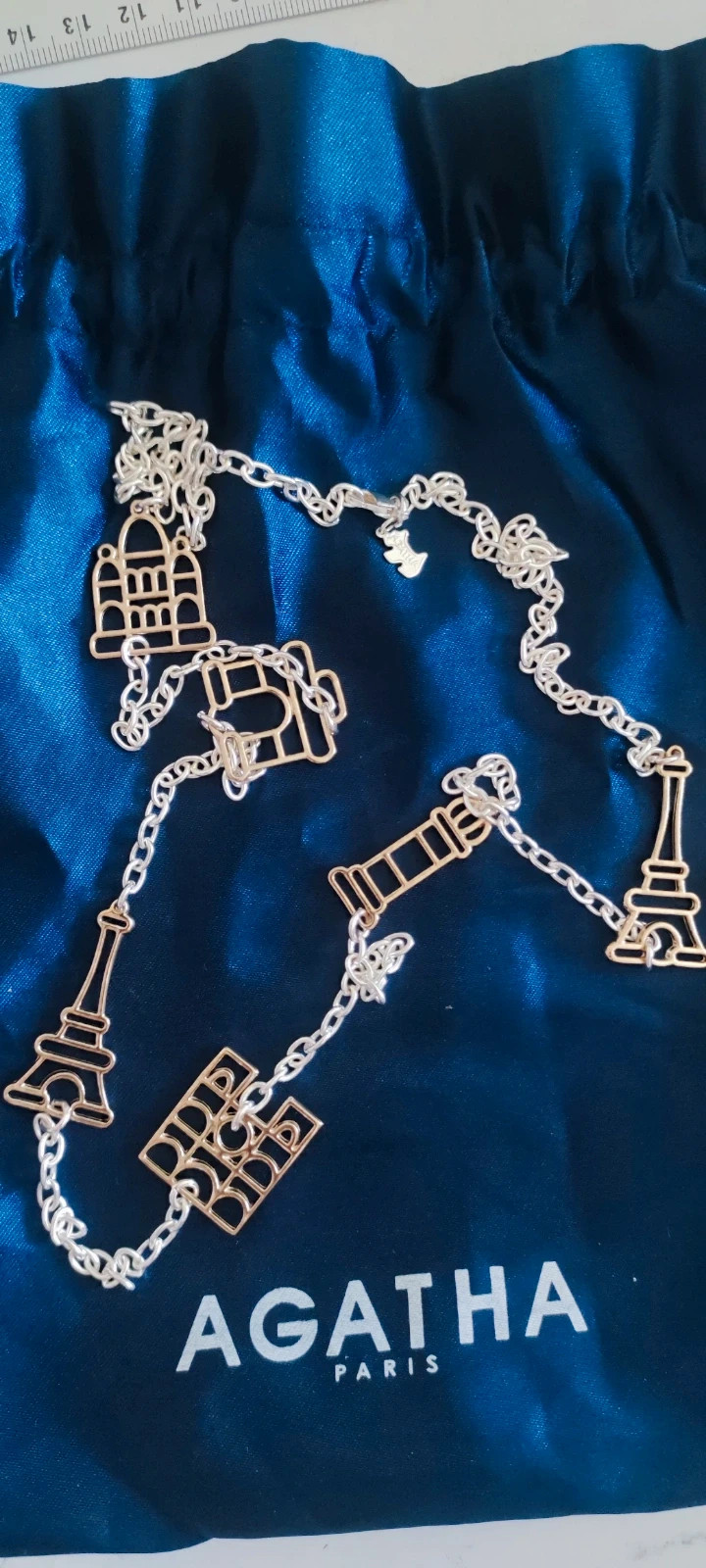 Collier Agatha Paris monument de Paris