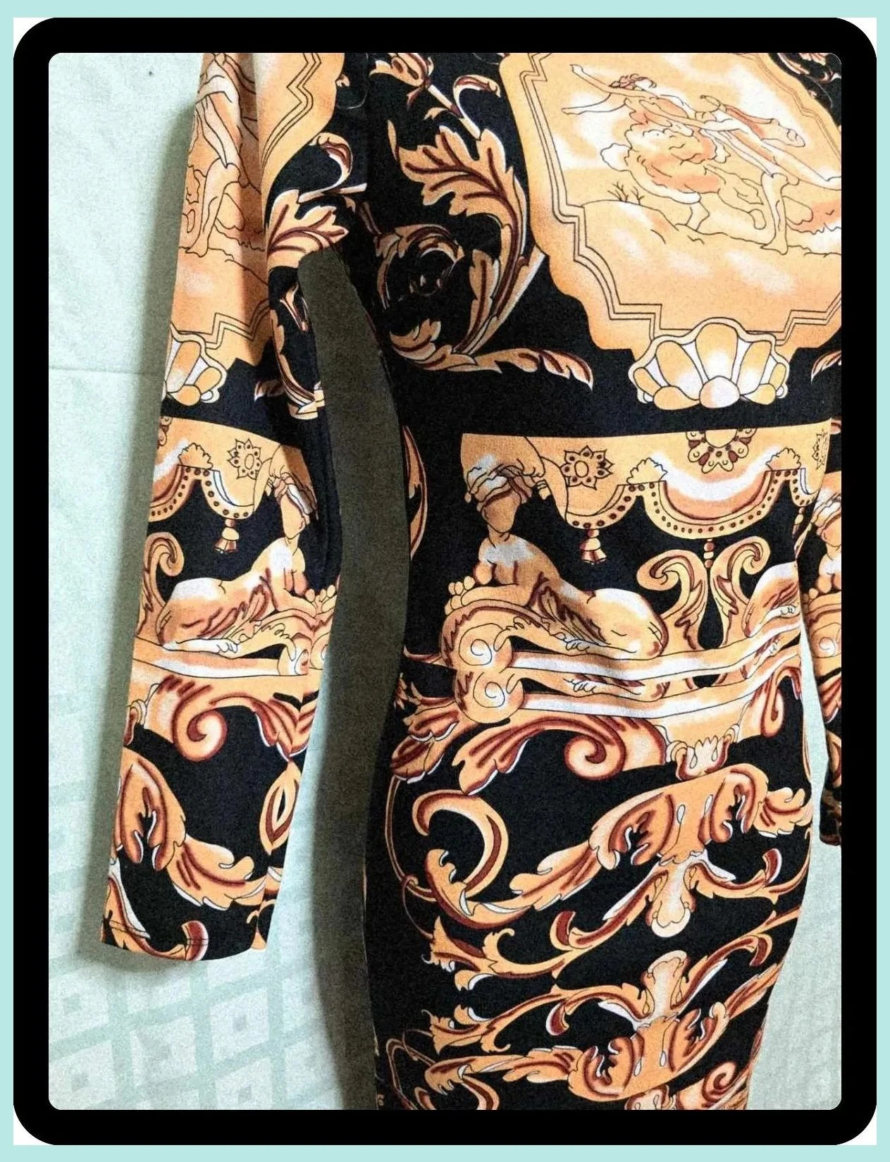 Baroque Graphic Print Bodycon Dress – Boutique Italiana – taille Taille unique 2