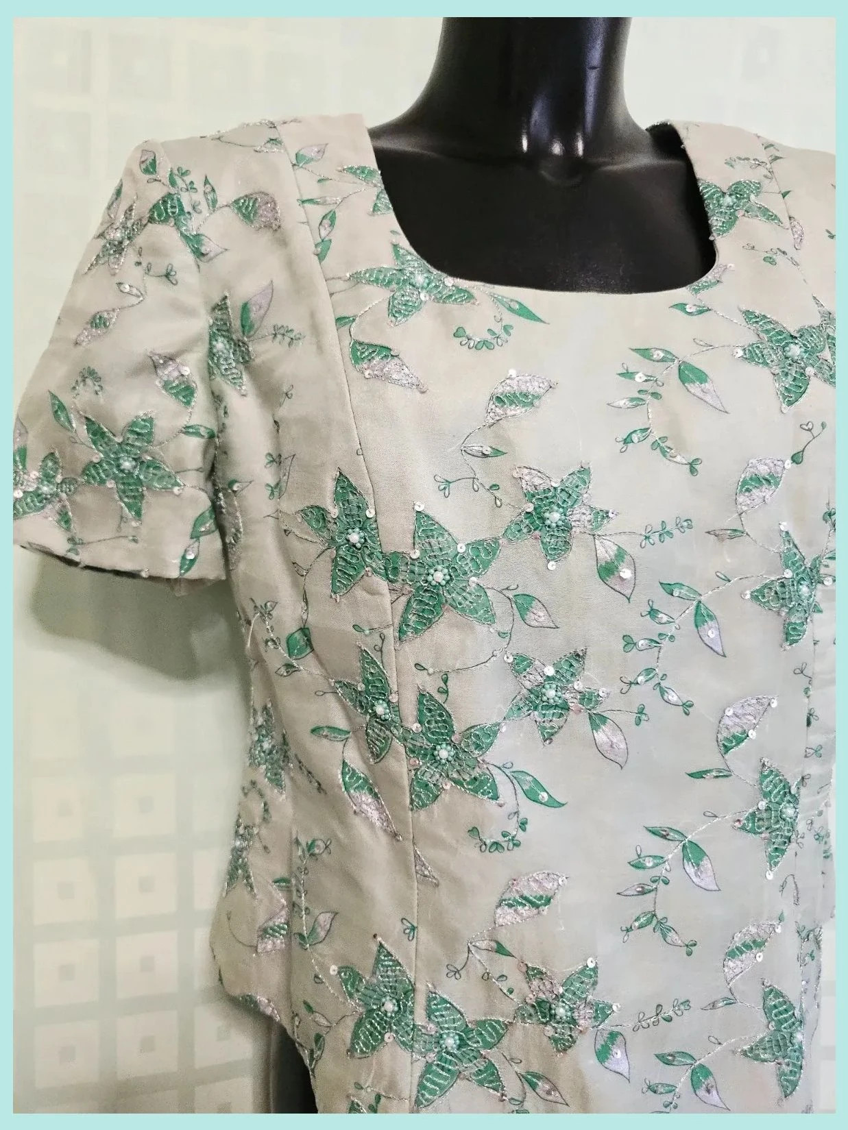 Sage Green Floral Embroidered Sequin Blouse – Vintage Dressing – taille Taille unique 2