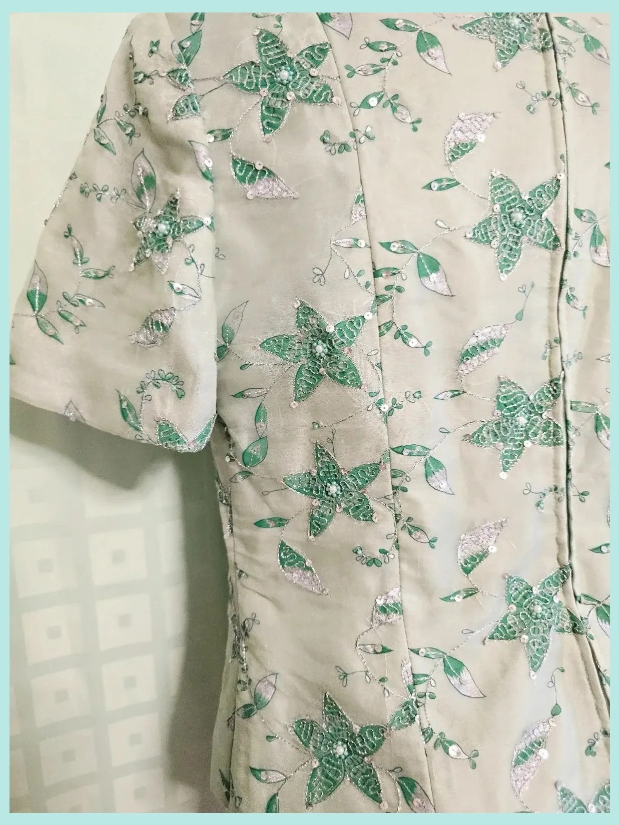 Sage Green Floral Embroidered Sequin Blouse – Vintage Dressing – taille Taille unique 5