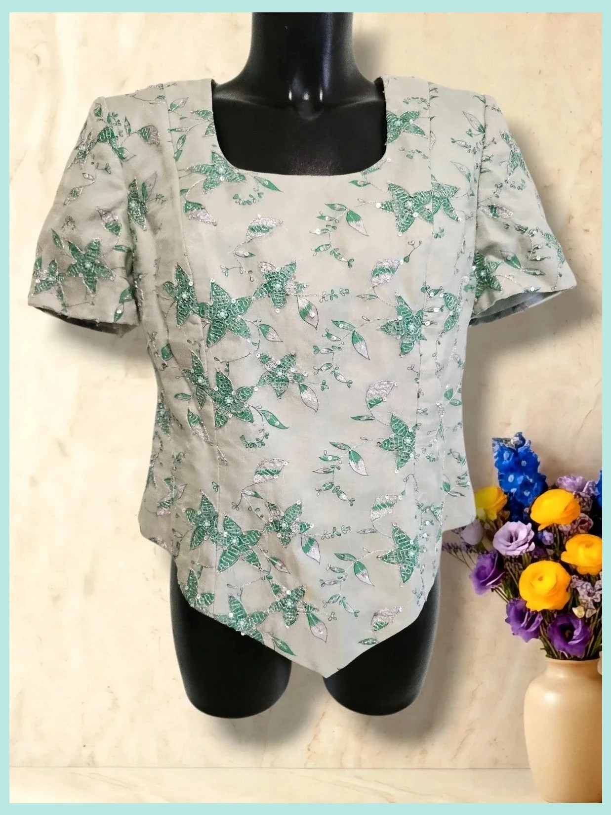 Sage Green Floral Embroidered Sequin Blouse – Vintage Dressing – taille Taille unique