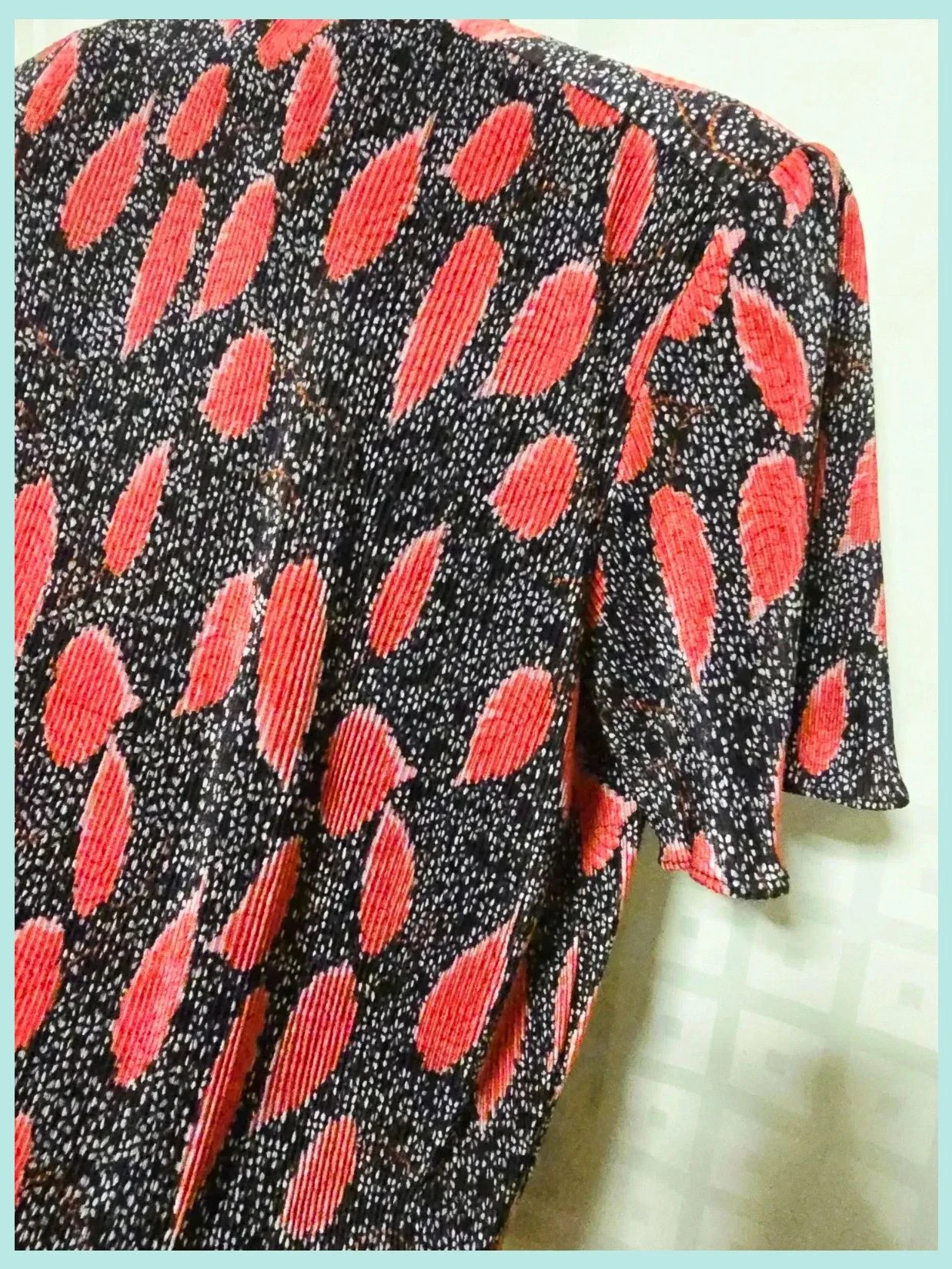 Red Leaf Print Pleated Button Blouse – Vestidor Vintage – taille 4XL / 48 / 20 5