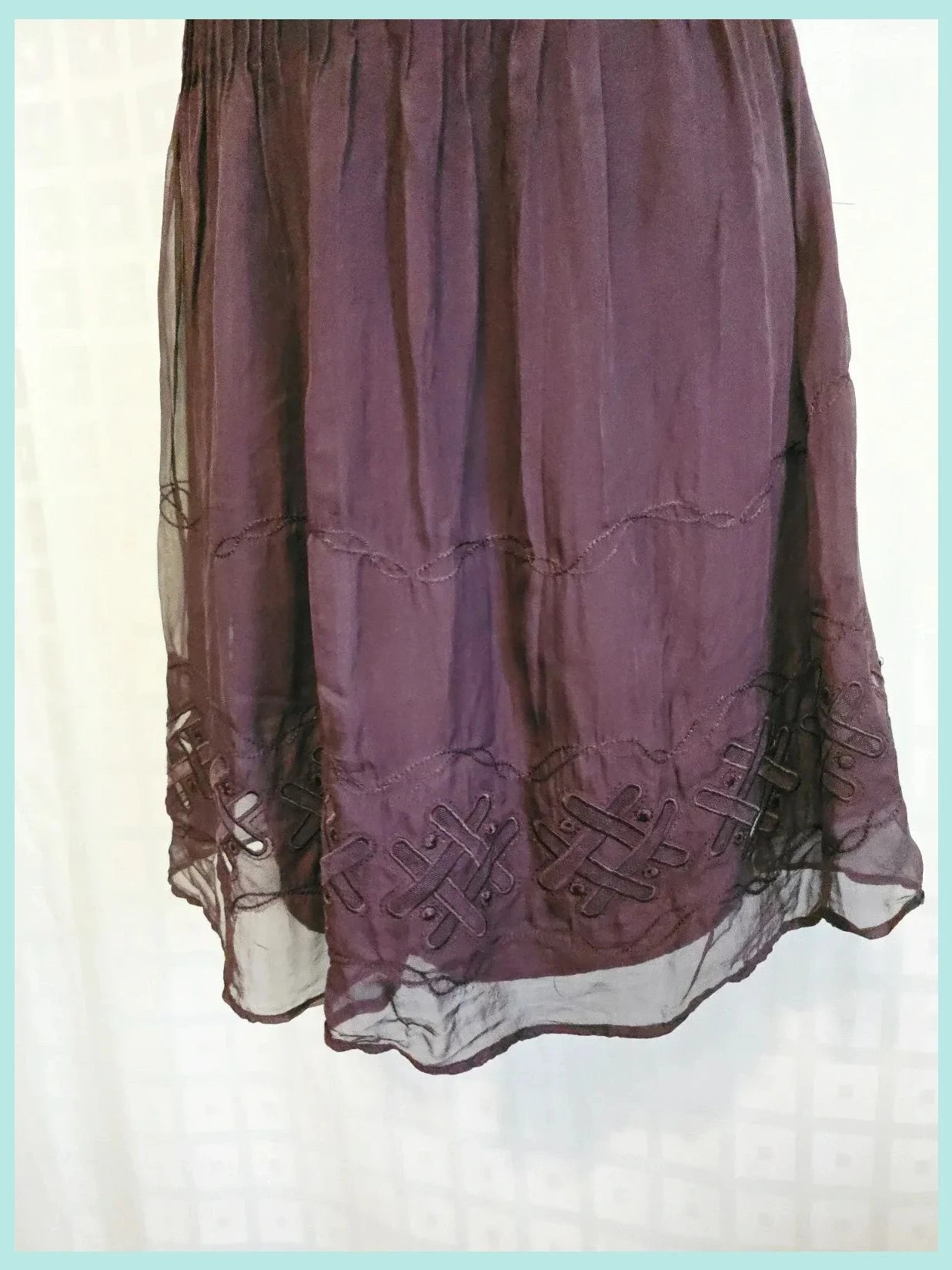 Burgundy Chiffon Embroidered Hem Skirt – Pedro del Hierro – taille L / 40 / 12 2