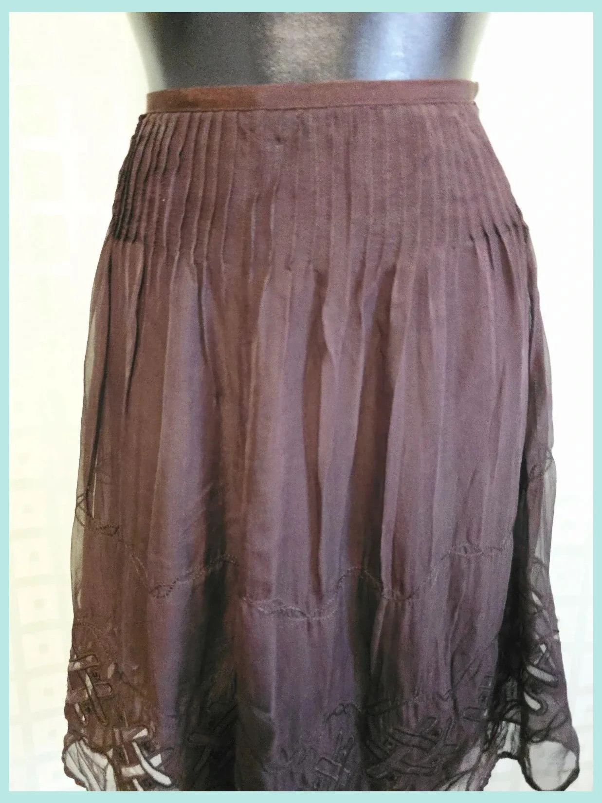 Burgundy Chiffon Embroidered Hem Skirt – Pedro del Hierro – taille L / 40 / 12 3