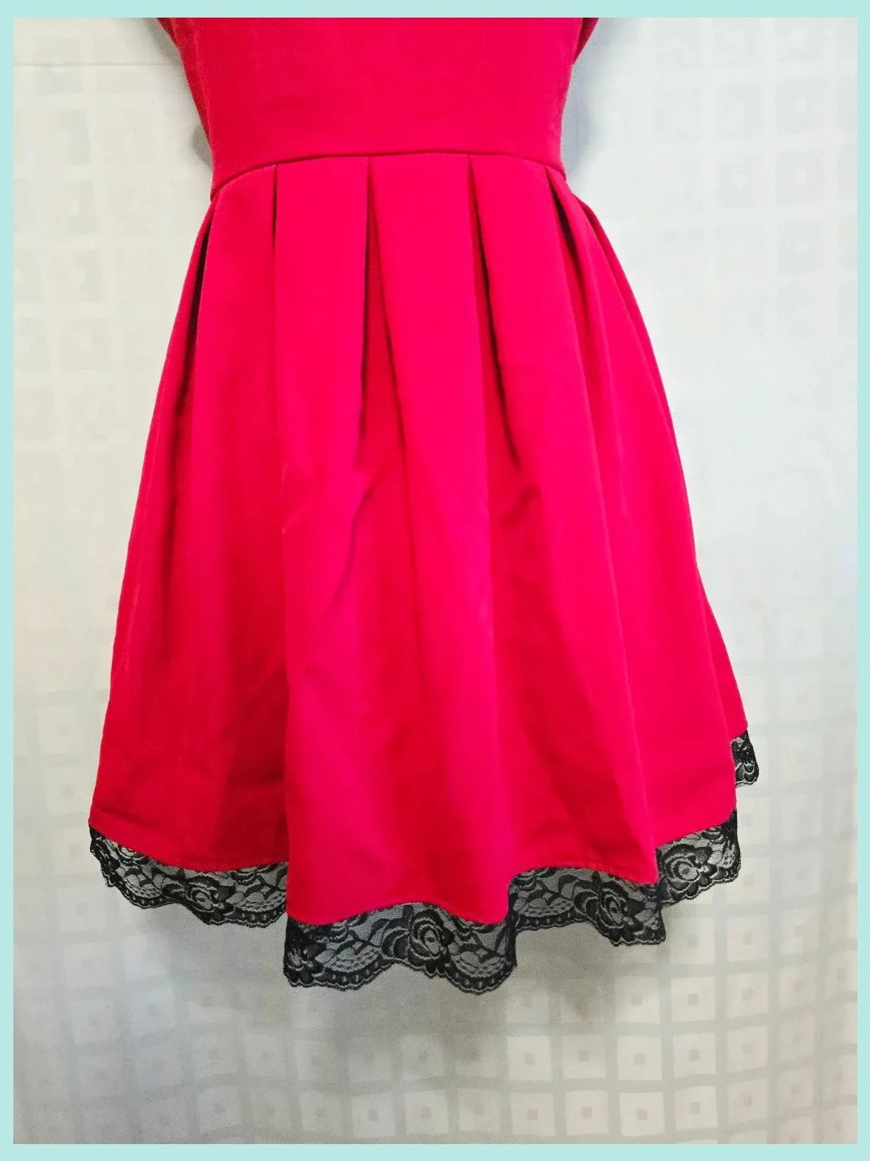 Red Sleeveless Pleated Dress with Black Lace Trim – pink label – taille XXL / 44 / 16 3
