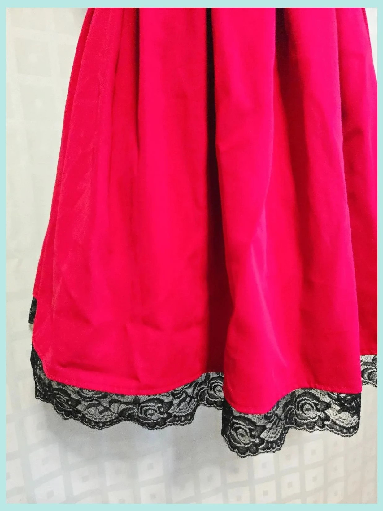 Red Sleeveless Pleated Dress with Black Lace Trim – pink label – taille XXL / 44 / 16 4
