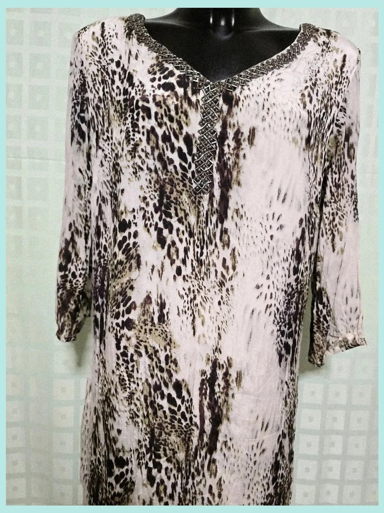 Animal Print Shift Dress with Beaded Neckline – LO'X – taille L / 40 / 12 2