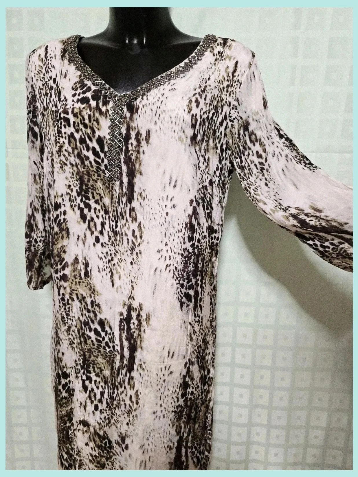 Animal Print Shift Dress with Beaded Neckline – LO'X – taille L / 40 / 12 4