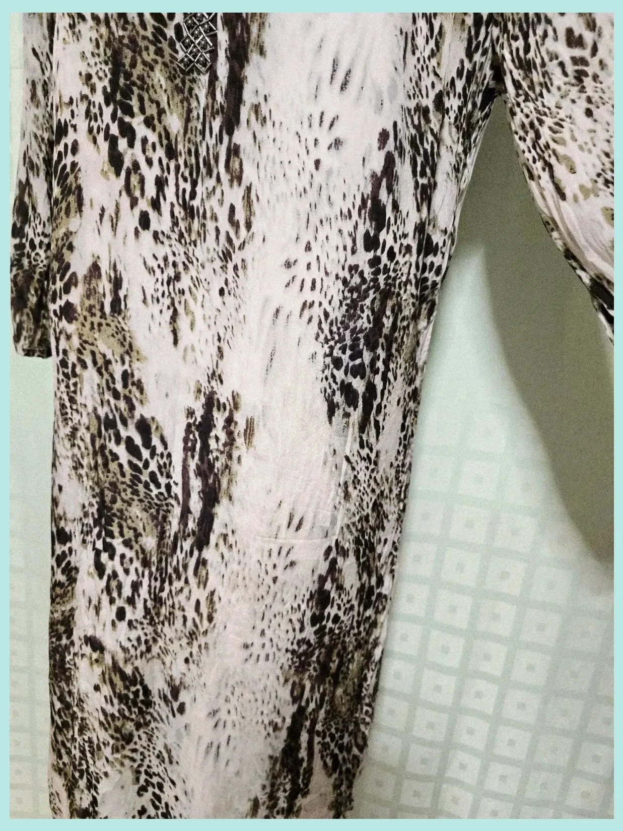 Animal Print Shift Dress with Beaded Neckline – LO'X – taille L / 40 / 12 5