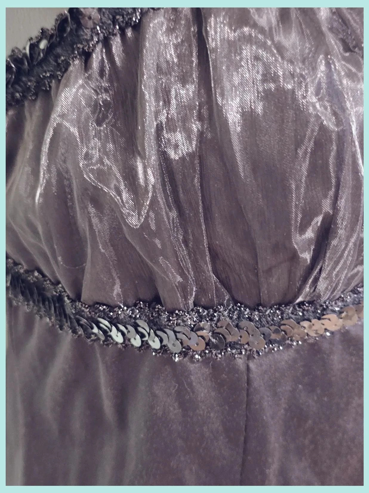 Black satin beaded cocktail dress – Boutique Belgique – taille L / 40 / 12 4