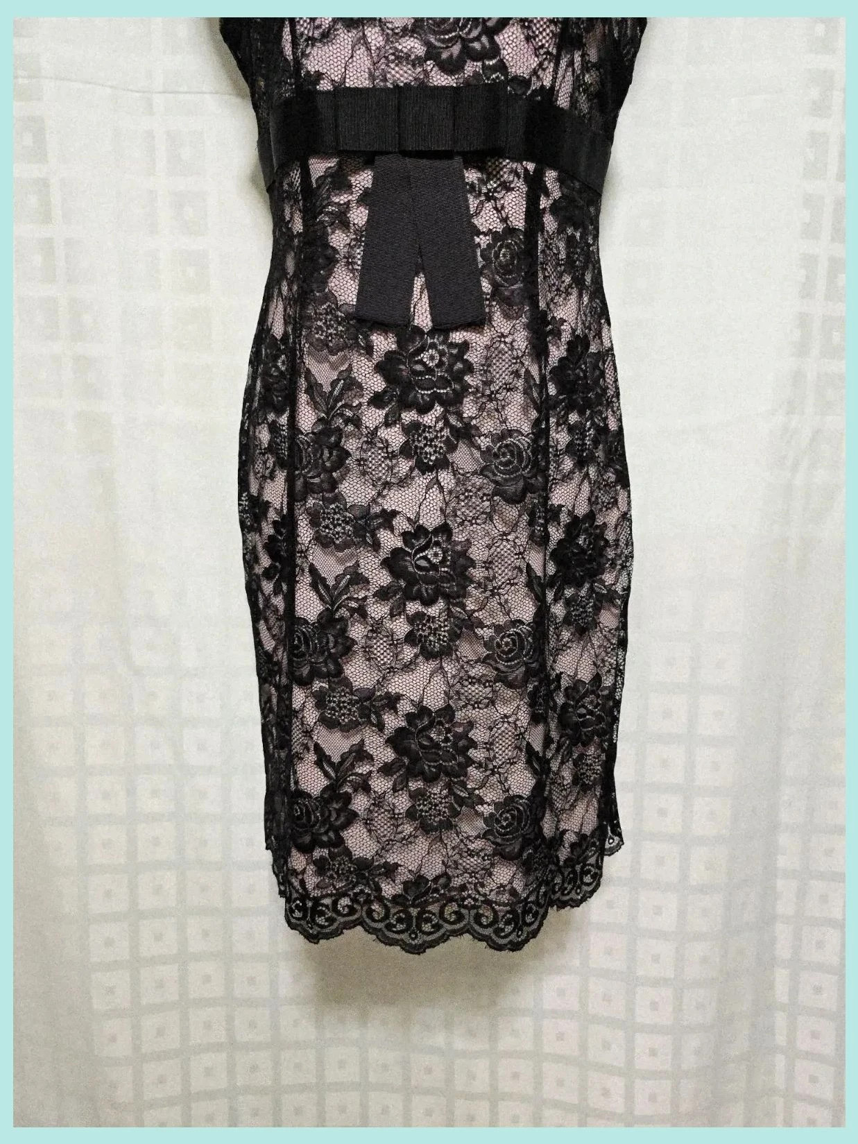 Black Lace Sheath Dress with Waist Bow Detail – Zendra – taille XL / 42 / 14 4