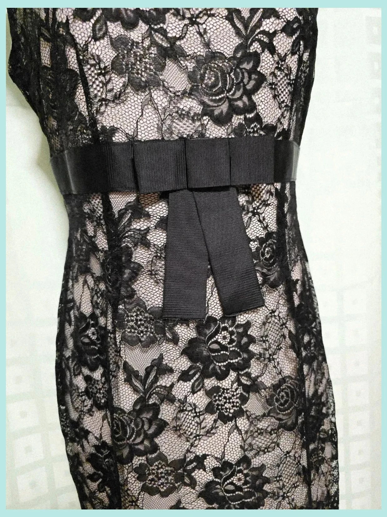Black Lace Sheath Dress with Waist Bow Detail – Zendra – taille XL / 42 / 14 5