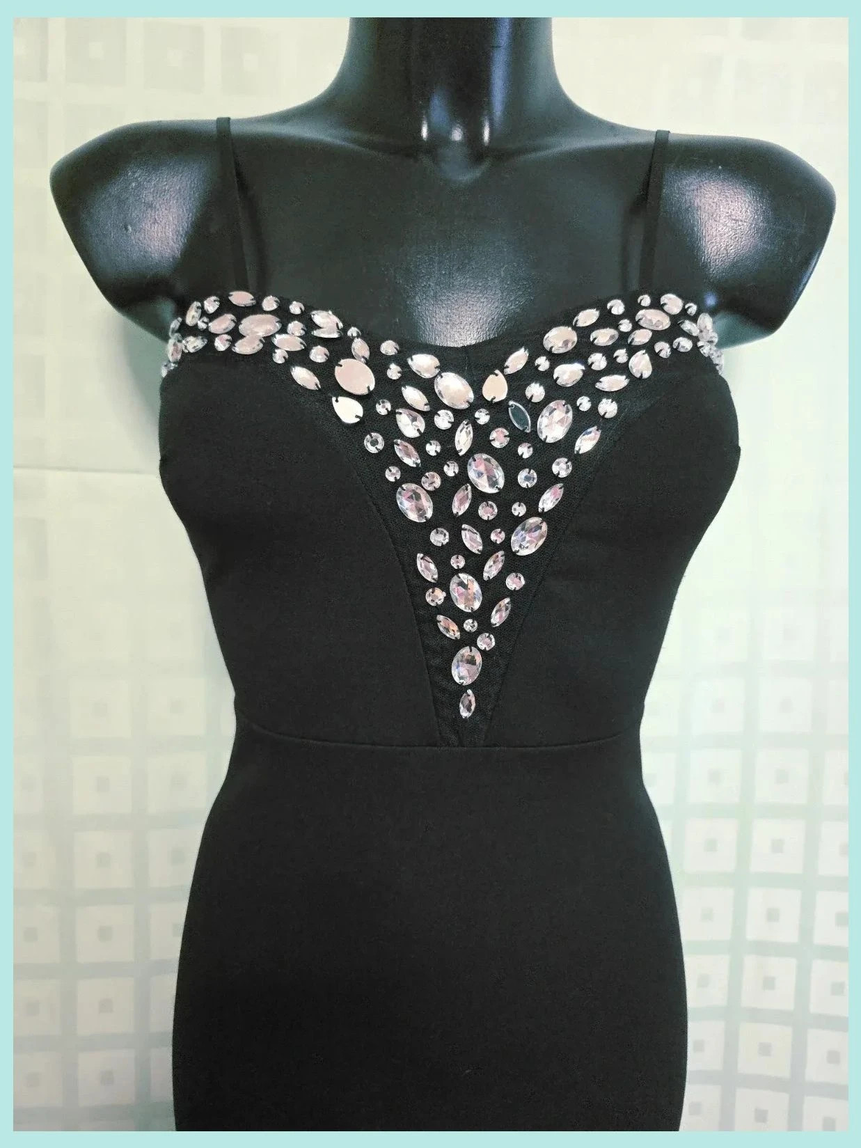 Black Bodycon Mini Dress with Crystal Embellishments – Vintage Dressing – taille S / 36 / 8 2