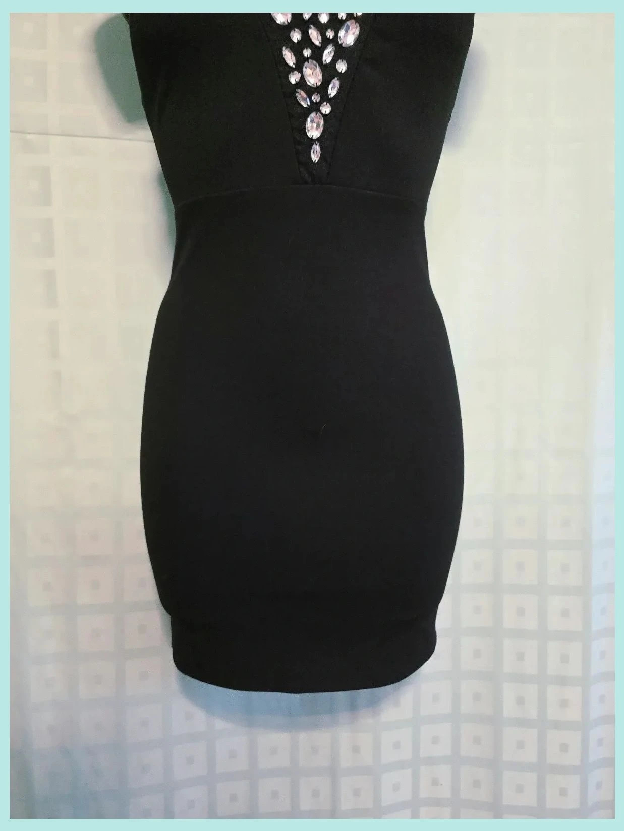 Black Bodycon Mini Dress with Crystal Embellishments – Vintage Dressing – taille S / 36 / 8 5