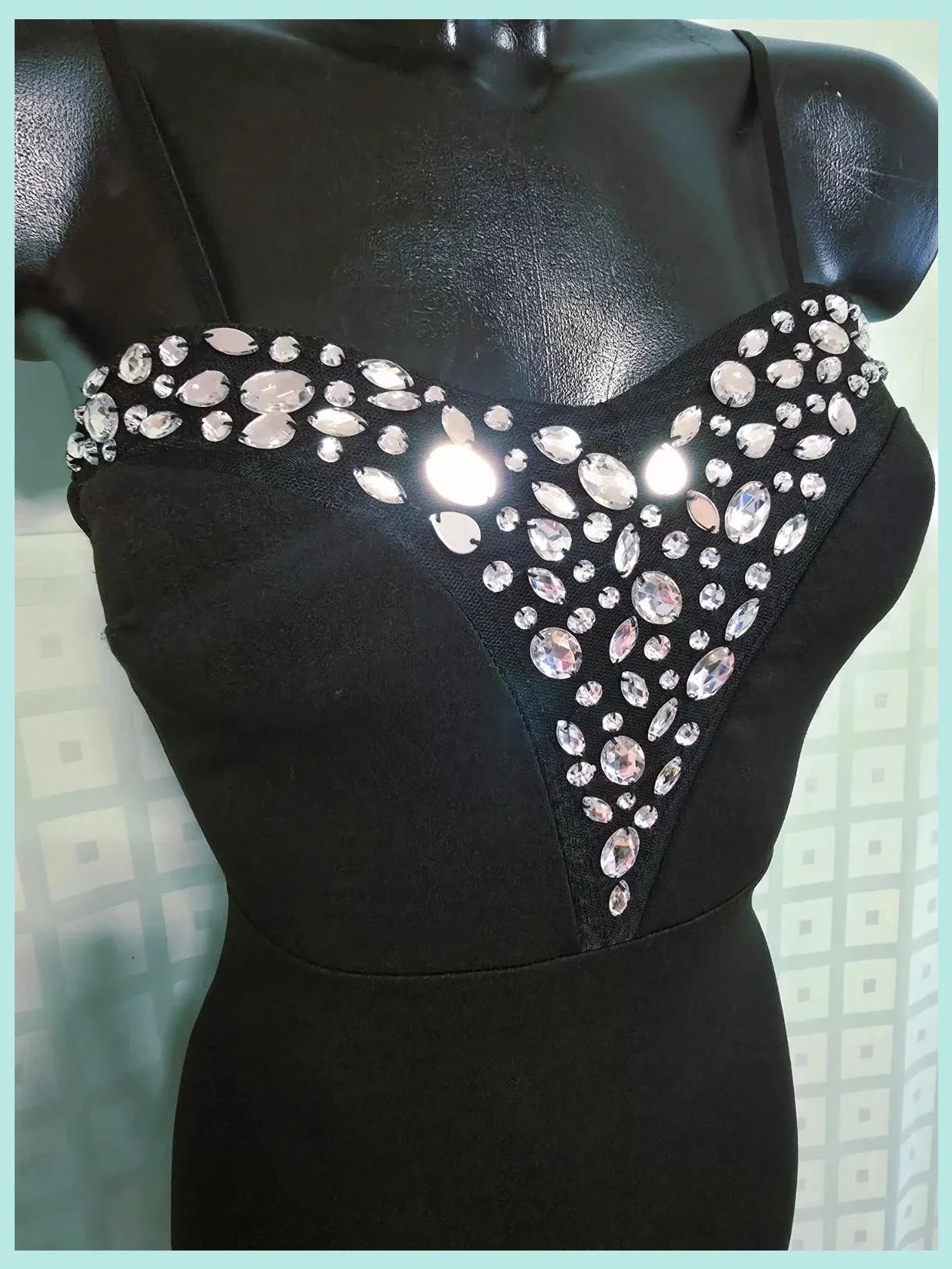 Black Bodycon Mini Dress with Crystal Embellishments – Vintage Dressing – taille S / 36 / 8 3