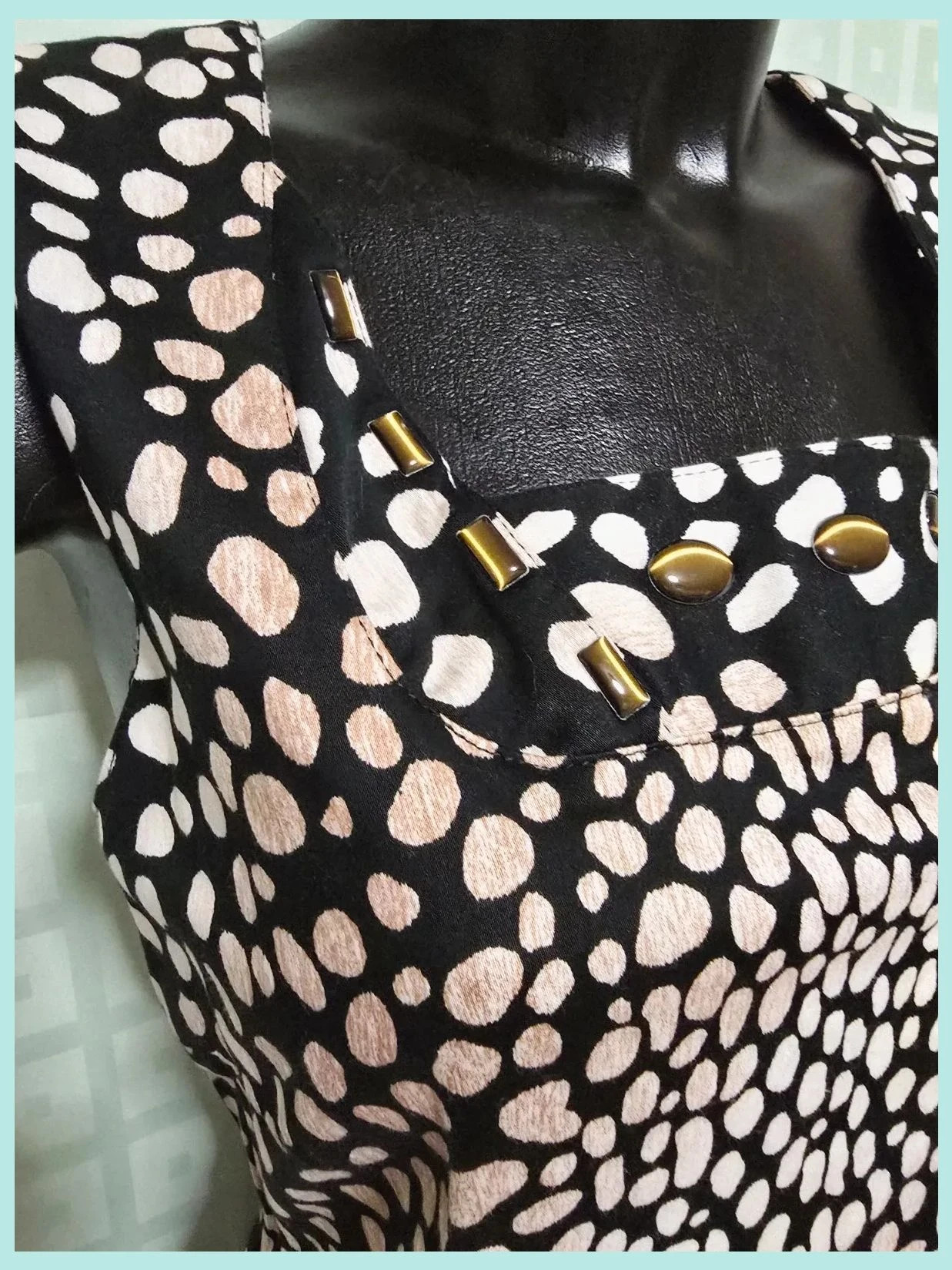 Black and Nude Spotted Sheath Dress with Gold Chain Detail – Boutique Italiana – taille M / 38 / 10 4
