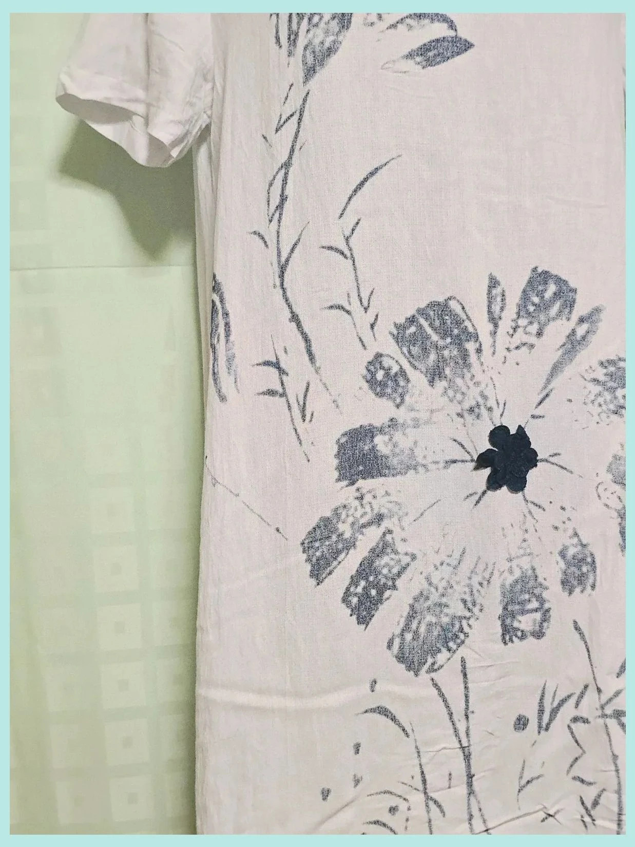 White Floral Sketch Print Asymmetrical Dress – Boutique Belgique – taille Taille unique 5