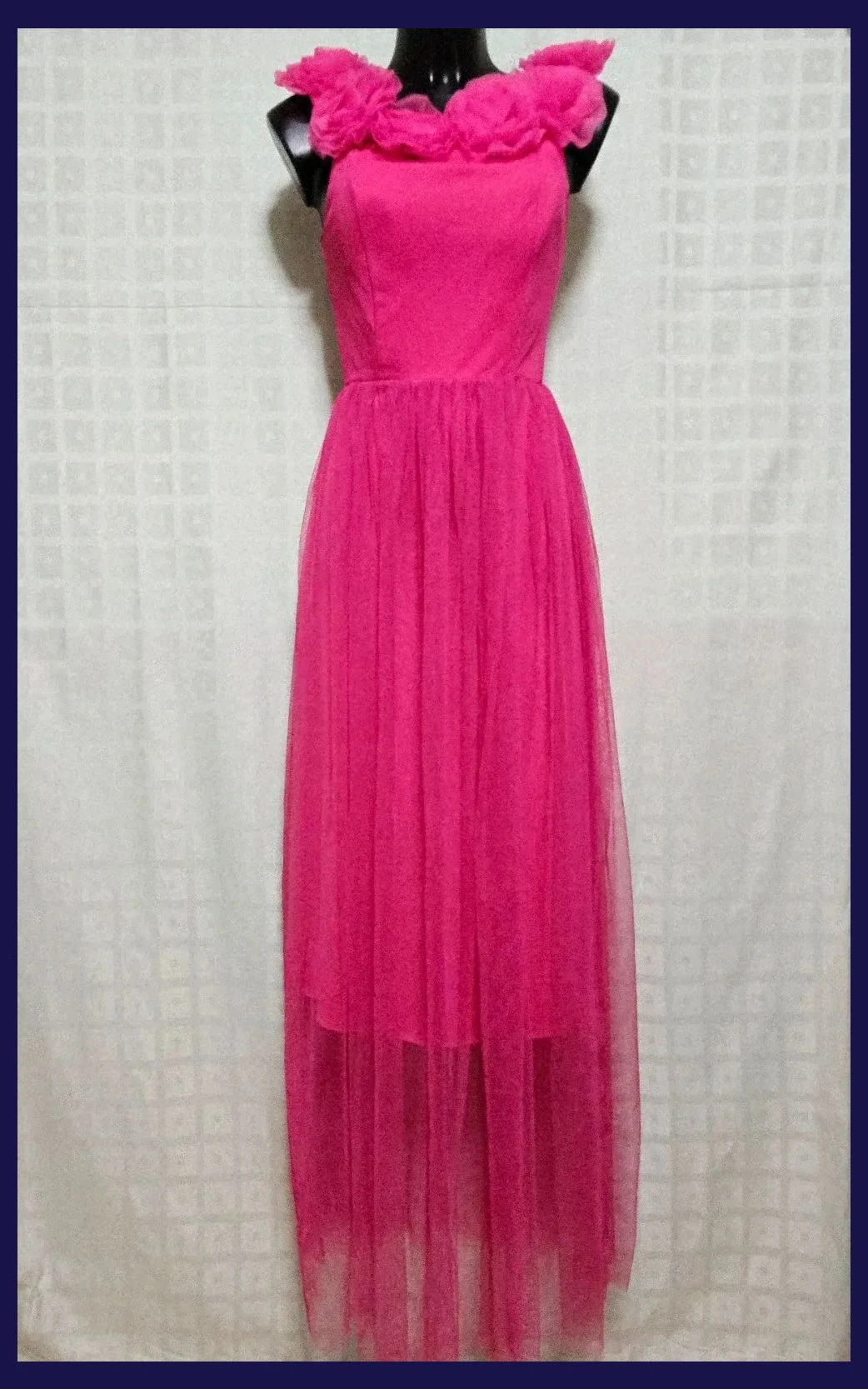 Maxi dress with tulle flowers