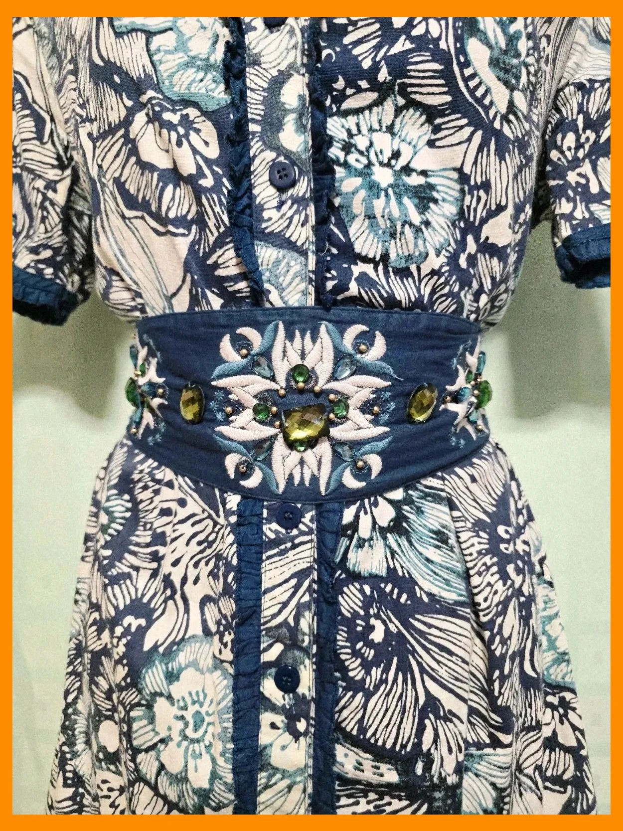 Floral Button-Up Mini Dress with Embellished Waist – Boutique Belgique – taille Taille unique 2
