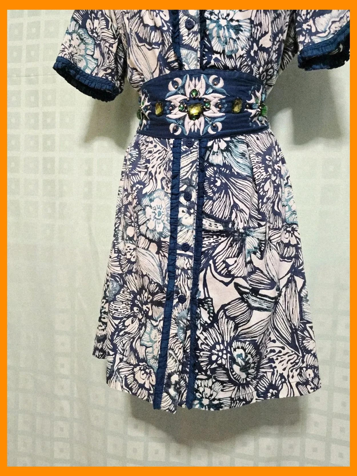Floral Button-Up Mini Dress with Embellished Waist – Boutique Belgique – taille Taille unique 4