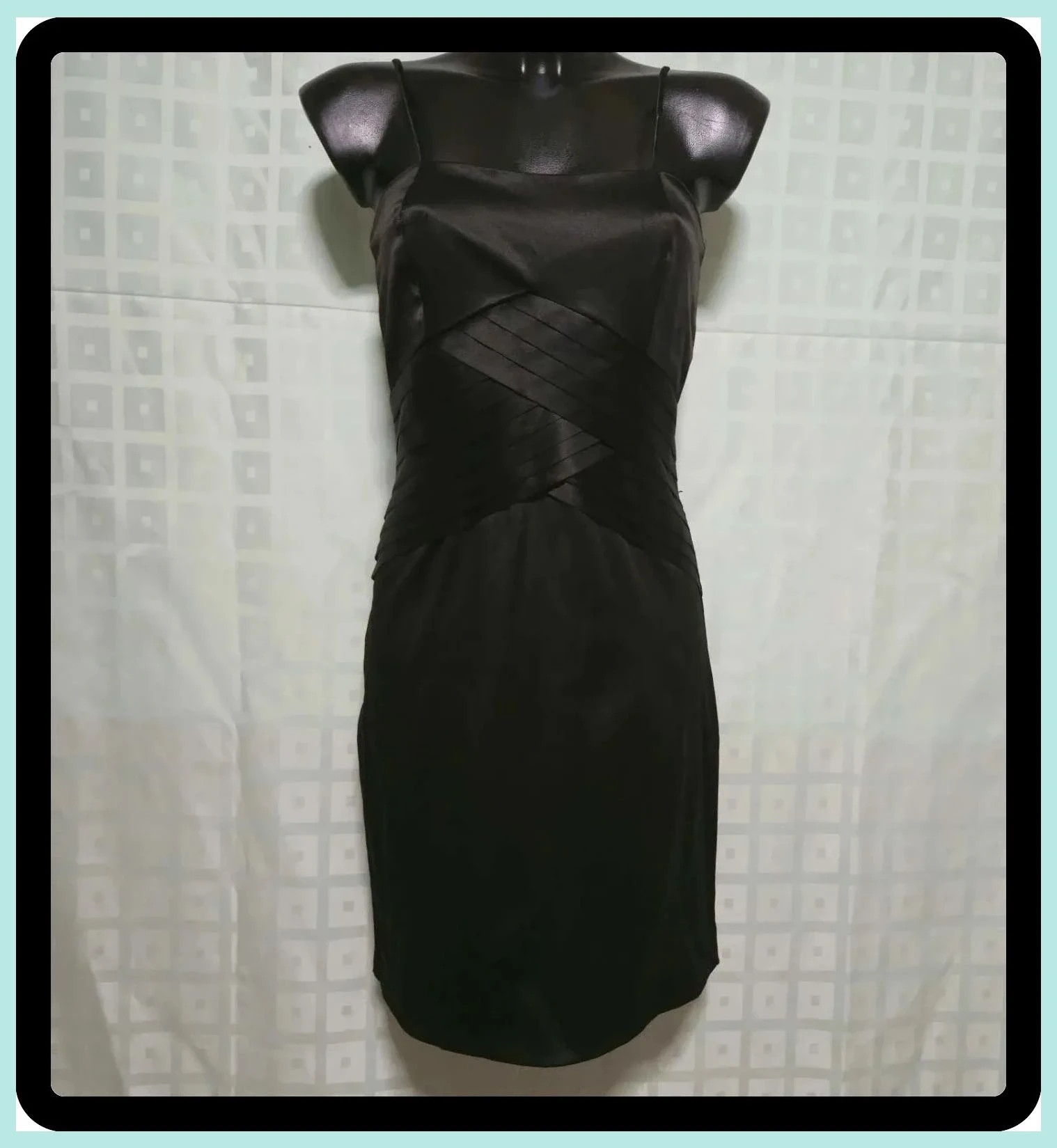 Black Satin Mini Dress with Criss Cross Pleated Waist – Jooom – taille S / 36 / 8
