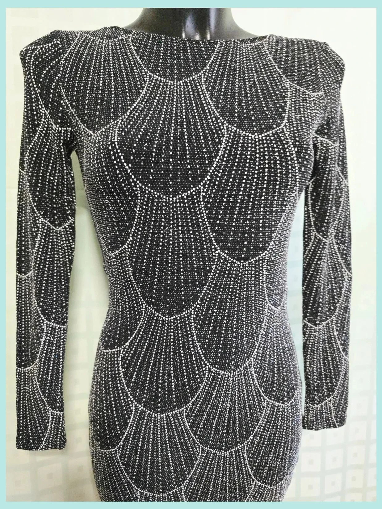 Black Glitter Scallop Print Bodycon Dress – River Island – taille M / 38 / 10 5