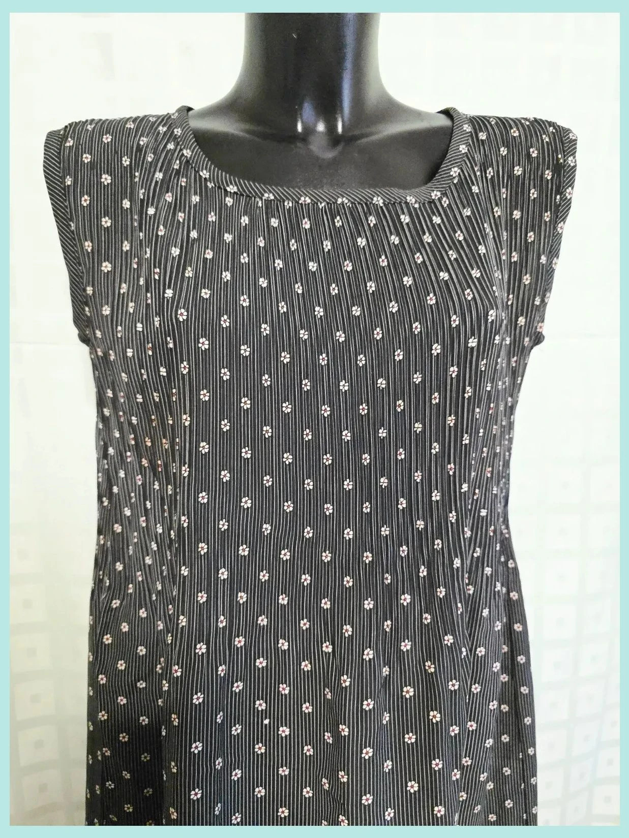 Black Pinstripe Daisy Sleeveless Dress – Vintage Dressing – taille XXXL / 46 / 18 2