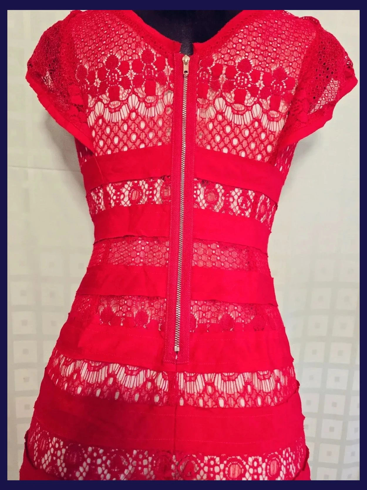 Red Lace Layered Bodycon Dress – Mia Donna – taille S / 36 / 8 5