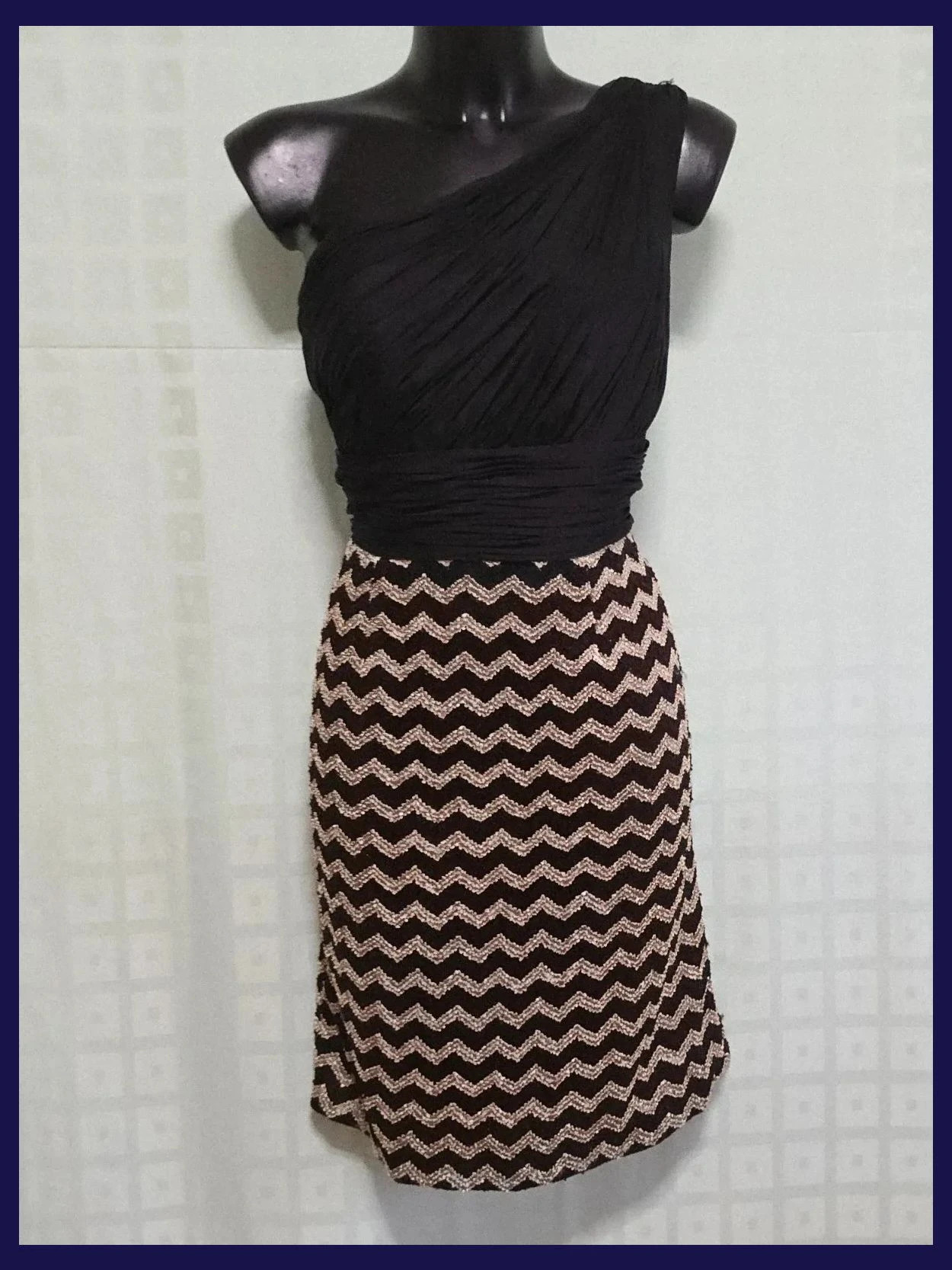 One shoulder zigzag pattern dress – EVASSE – taille XXXL / 46 / 18 5