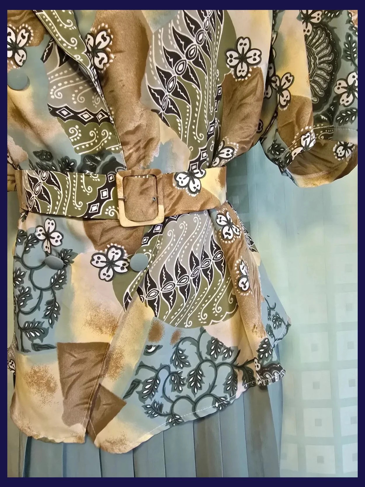 Vintage Batik Print Belted Pleated Midi Dress – Vintage Dressing – taille XXL / 44 / 16 5