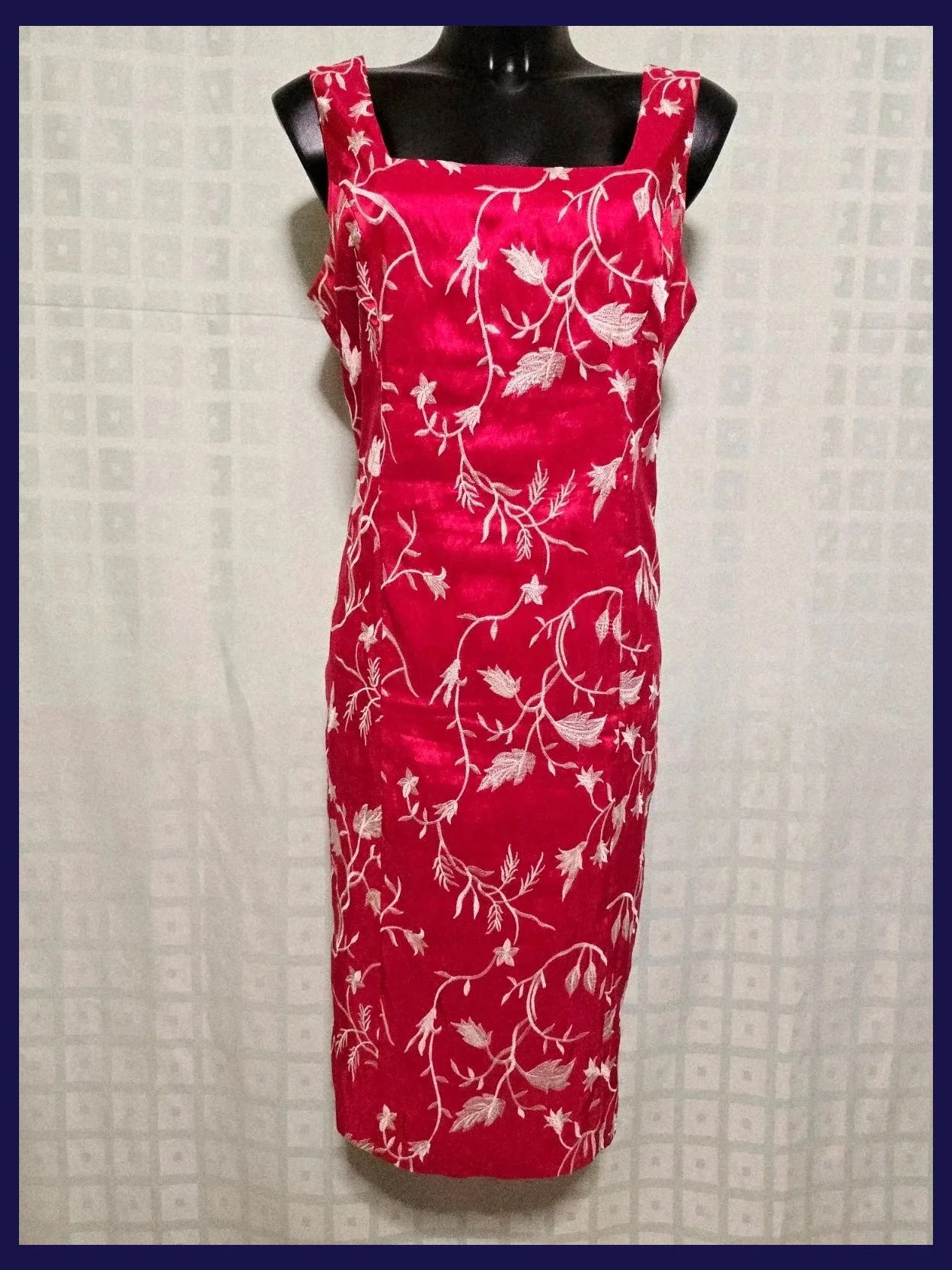 Sleeveless Embroidered Sheath Dress – Tapioca – taille XXXL / 46 / 18