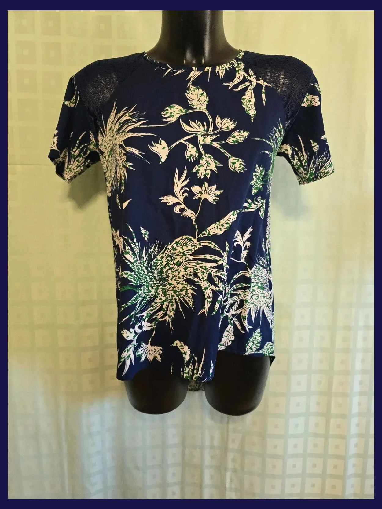 Navy Tropical Floral Lace Shoulder Top – Vintage Dressing – taille M / 38 / 10