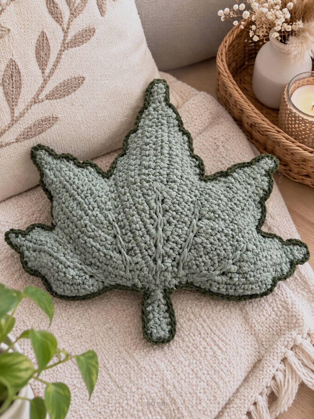 Coussin feuille crocheté à la main  – Fait main 2