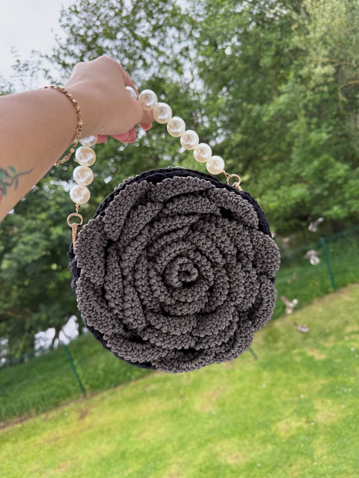 Sac à Main Rose au Crochet Gris Anthracite - Anse Perles - Fait Main – Fait main 4