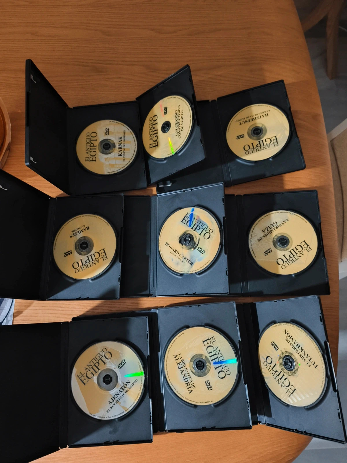 Lote de 9 DVDs de la colección "El Antiguo Egipto", documentales producidos por History Channel 2