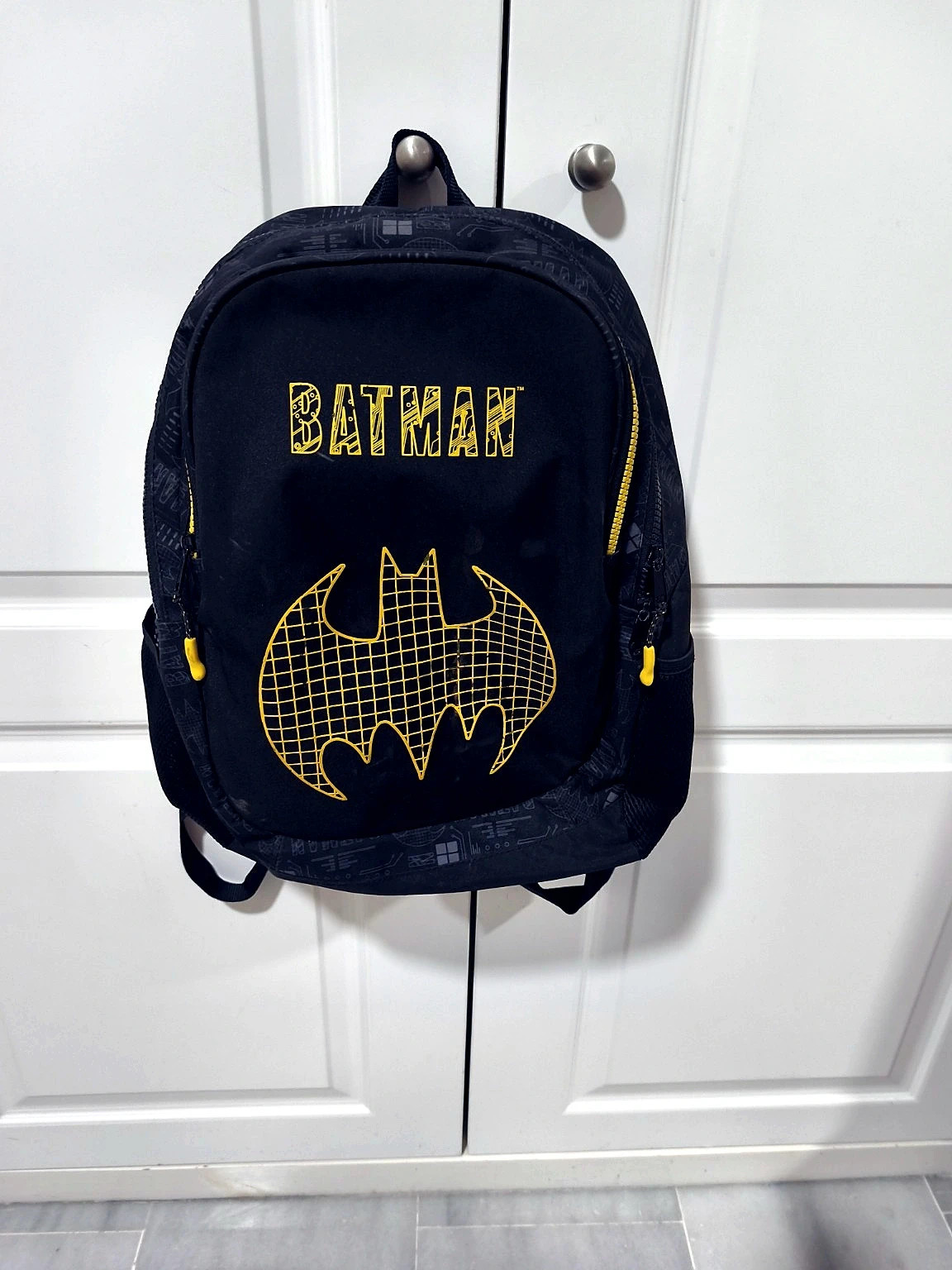 Mochila Batman infantil negra y amarilla