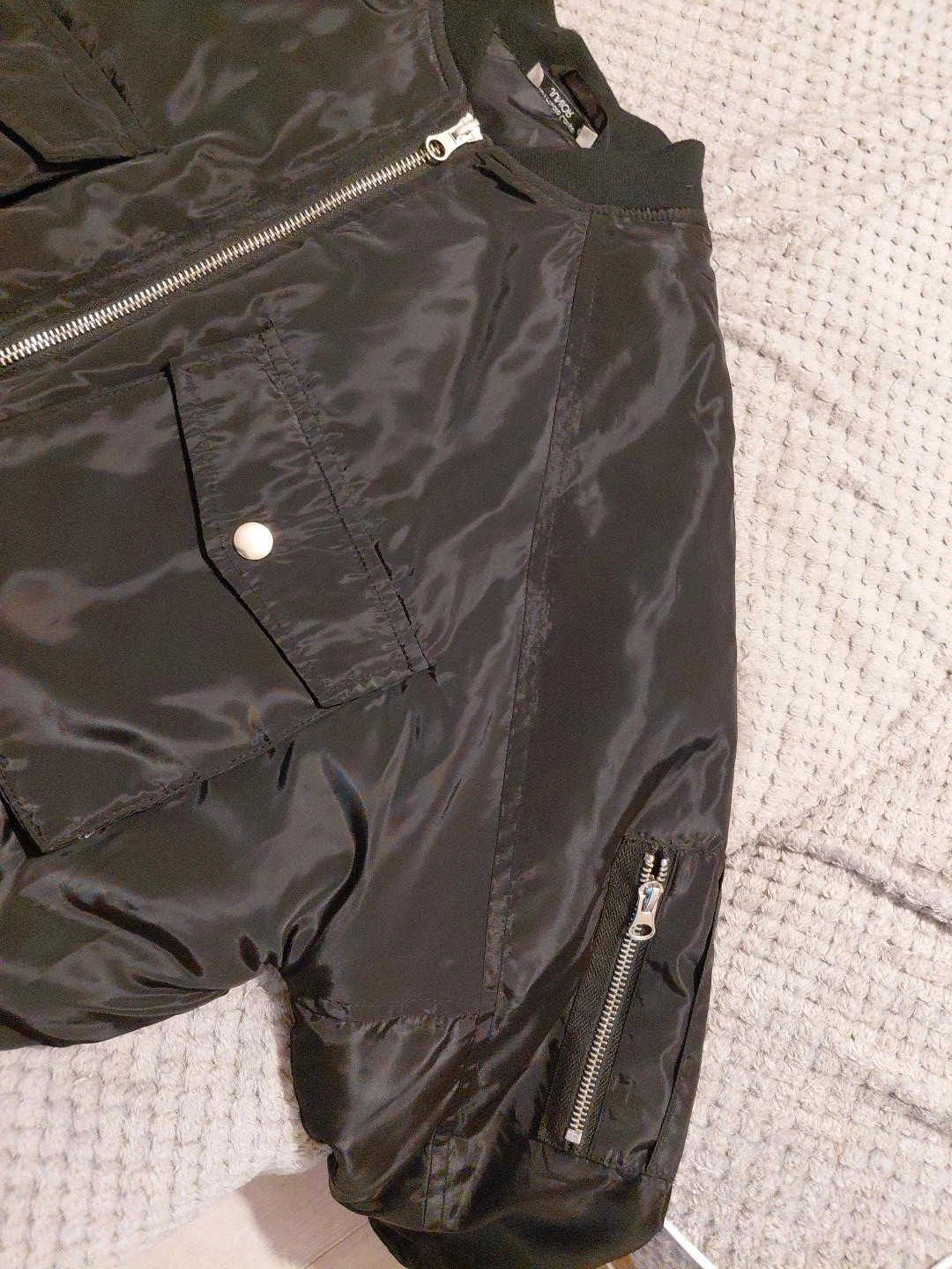 Blouson bomber noir brillant femme – Neuf sans étiquette – Fashion Private Company – taille S / 36 / 8 3