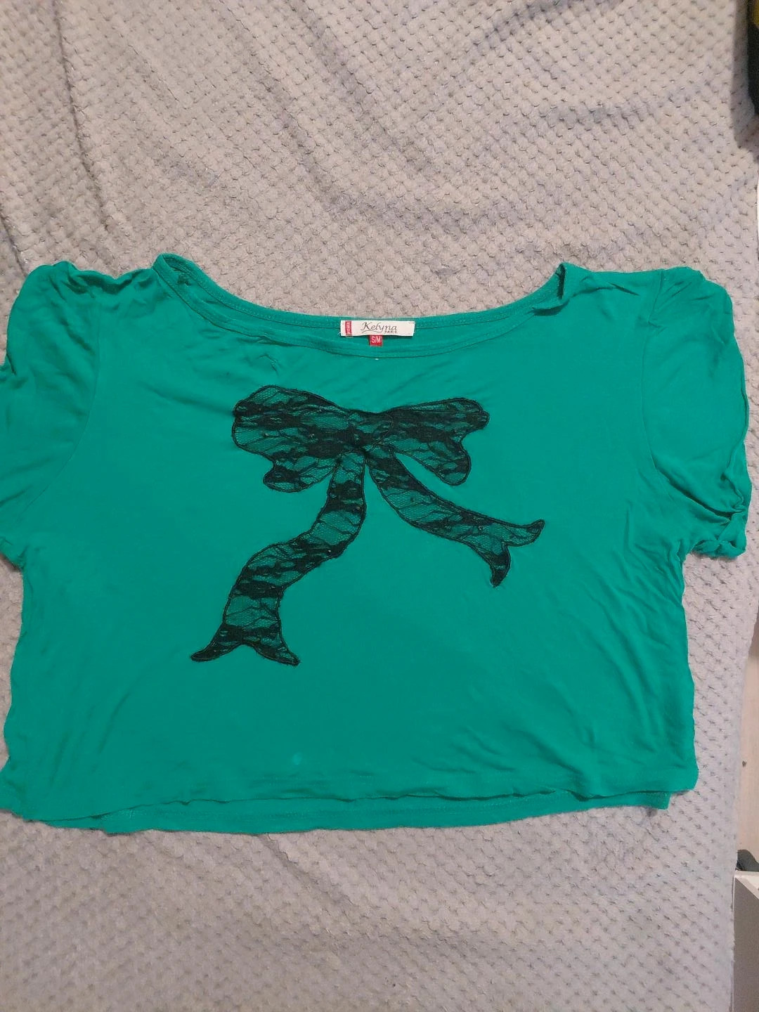 T-shirt femme vert turquoise avec grand nœud noir en dentelle – Kelyna Paris – Taille S/M – Kelyna – taille S / 36 / 8 2