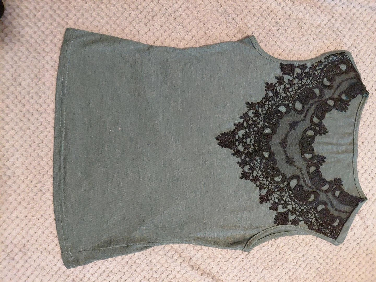 Débardeur femme kaki/gris avec dentelle noire – Élégant et féminin – Shein – taille S / 36 / 8 2