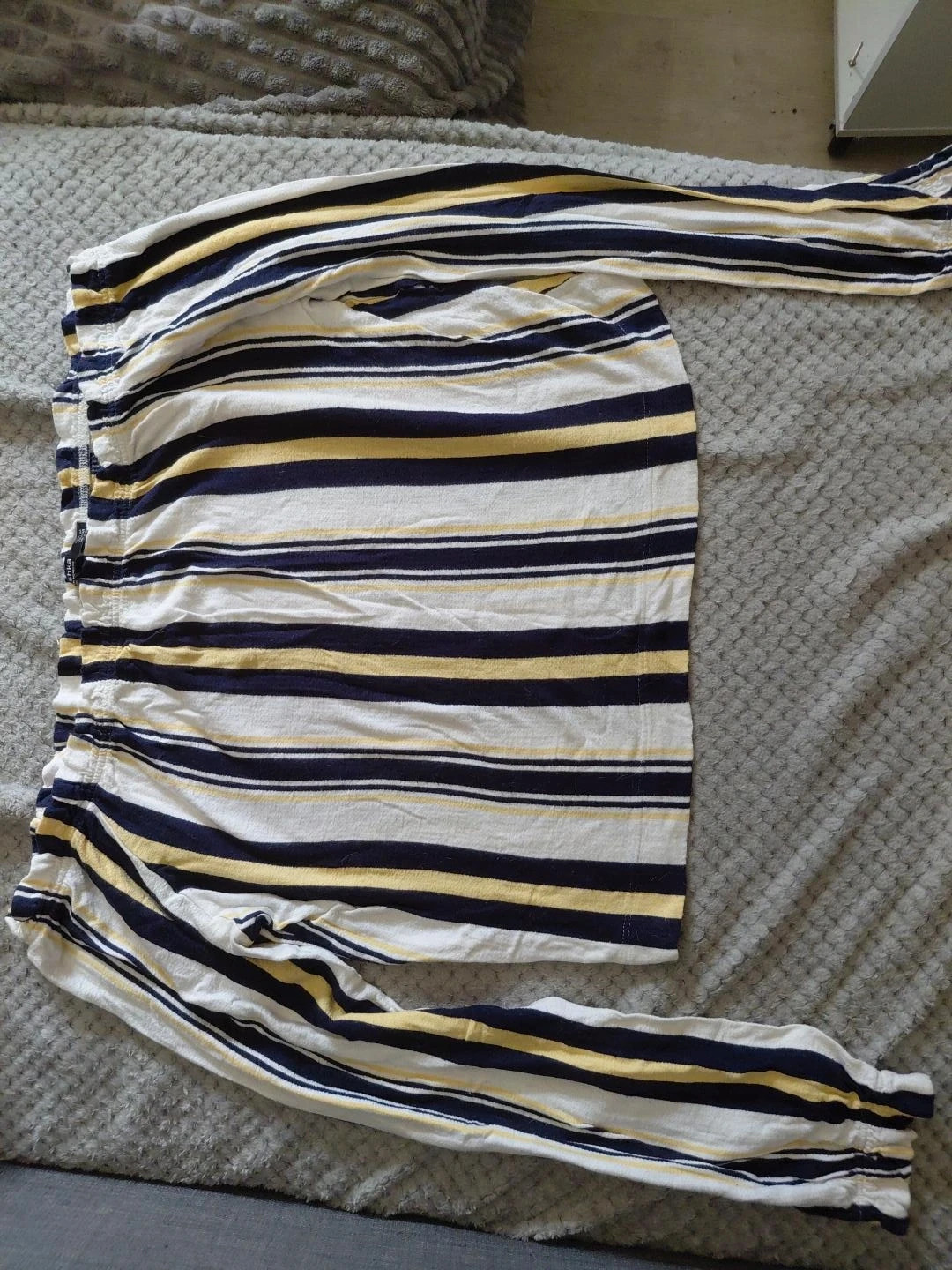 haut femme à épaules dénudées rayé bleu marine jaune et blanc – Bershka M – Bershka – taille M / 38 / 10 2