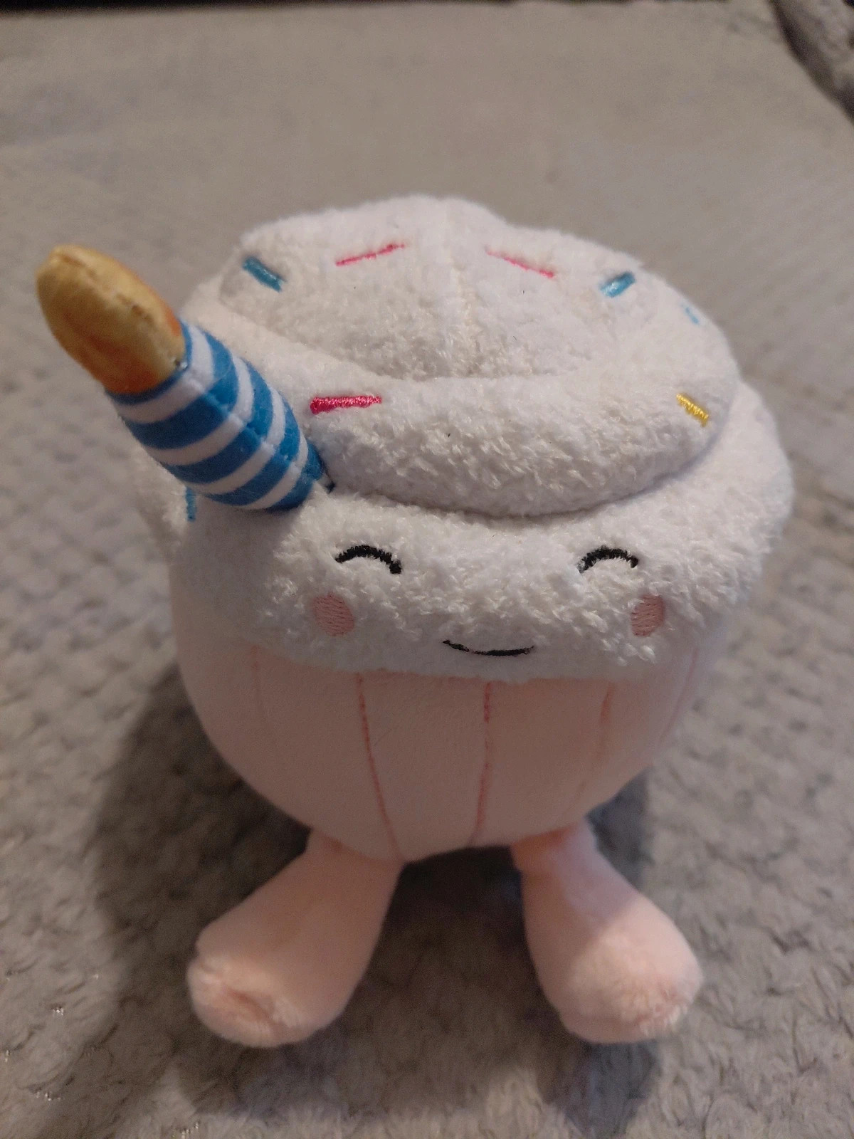 Peluche licorne cupcake rose et blanche – Très mignonne