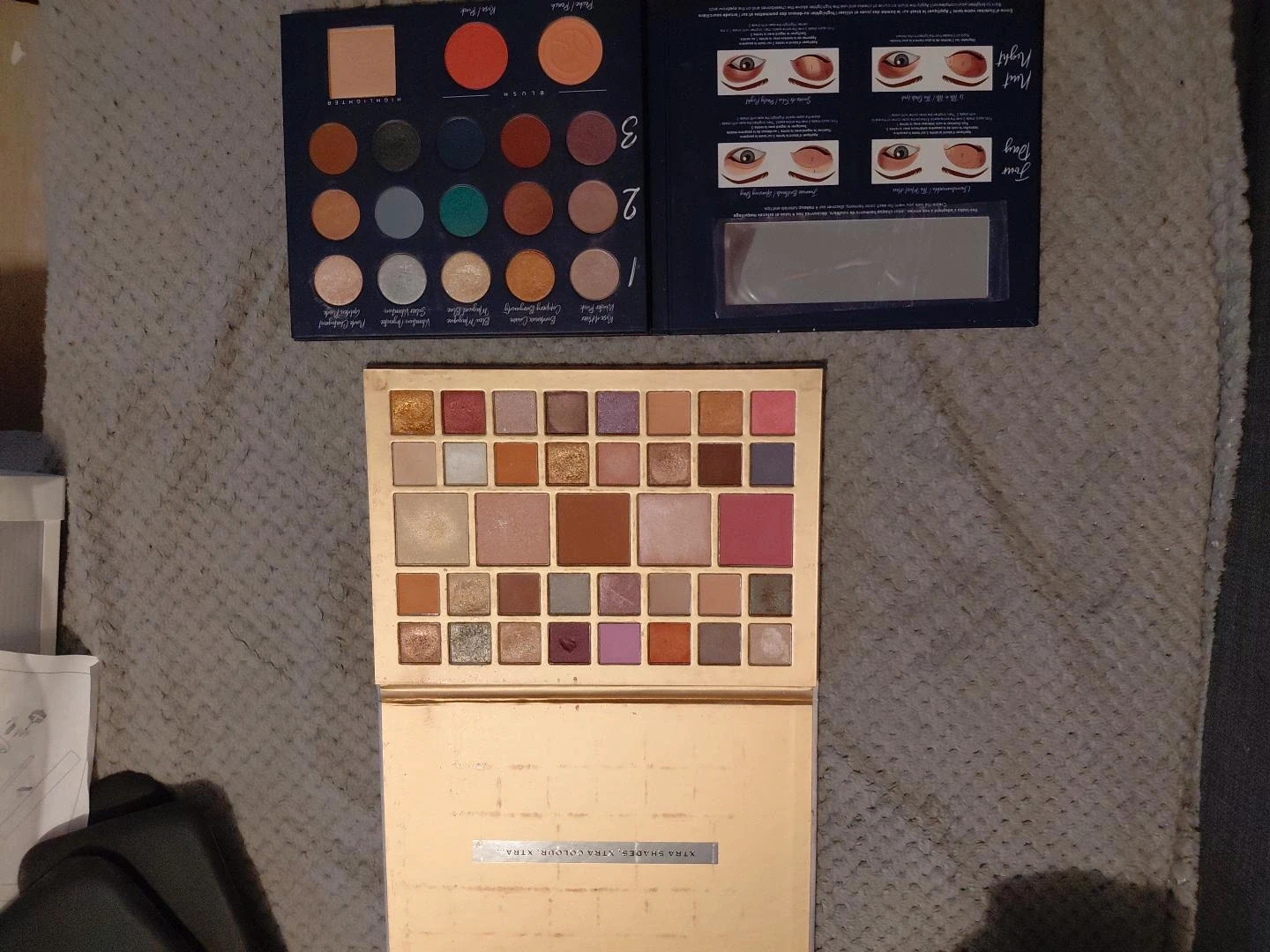 Je vends ce lot de 2 palettes de maquillage : – Yves Rocher 2