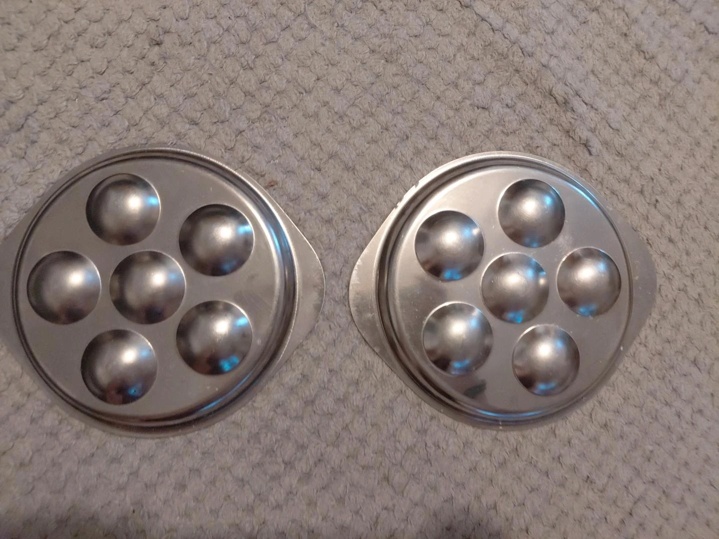 2 plats à escargots en inox – 6 empreintes chacun 3