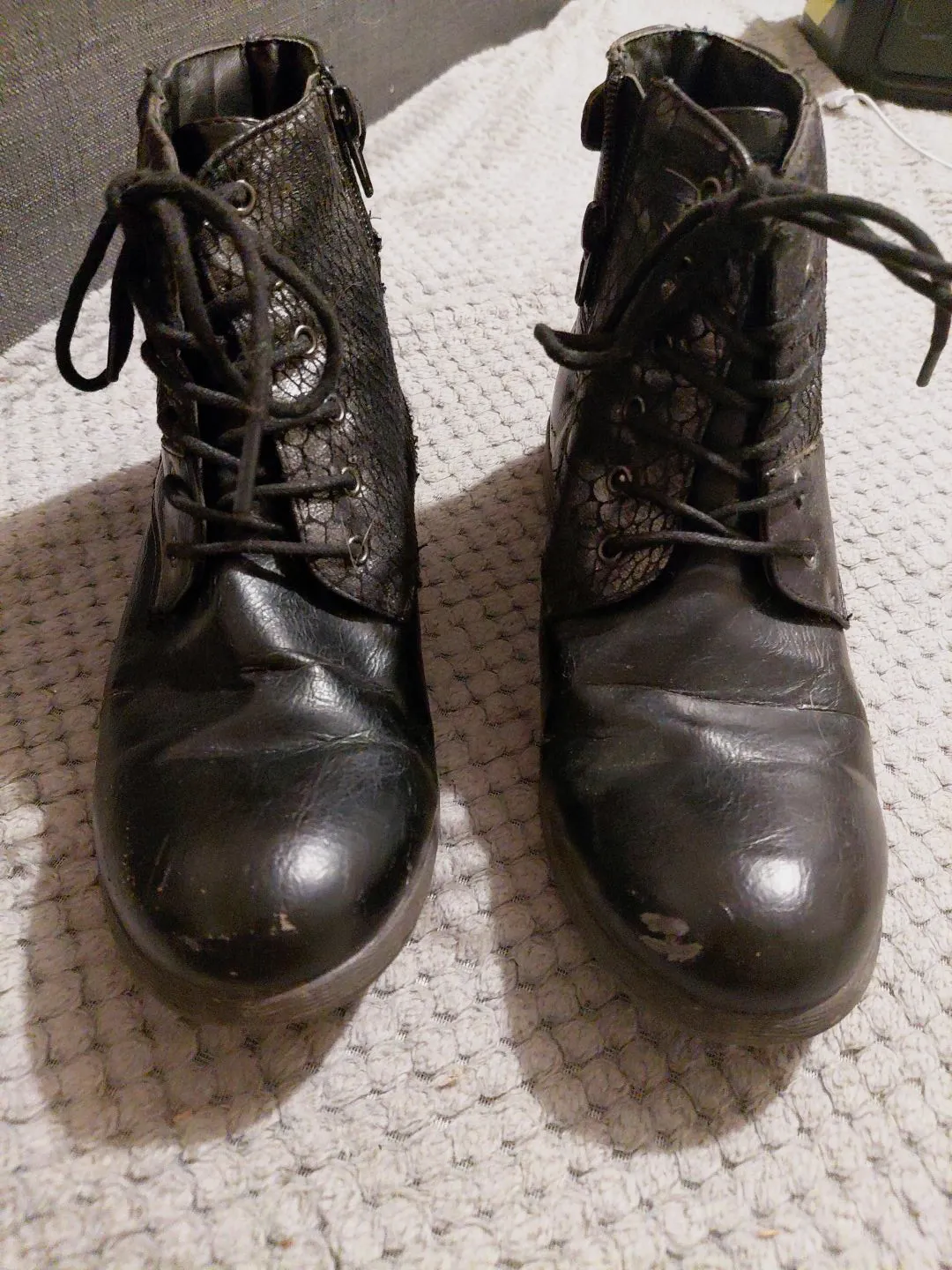 Bottines à lacets noires avec détails texturés – Ki.te.toi – taille EU 36 2