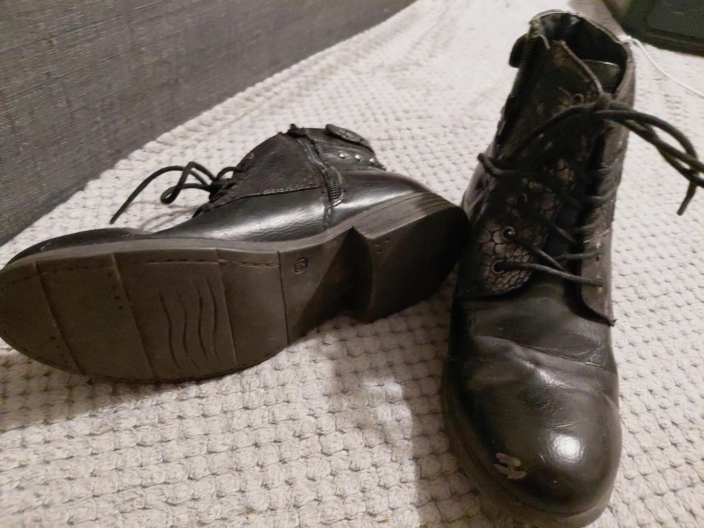 Bottines à lacets noires avec détails texturés – Ki.te.toi – taille EU 36 4